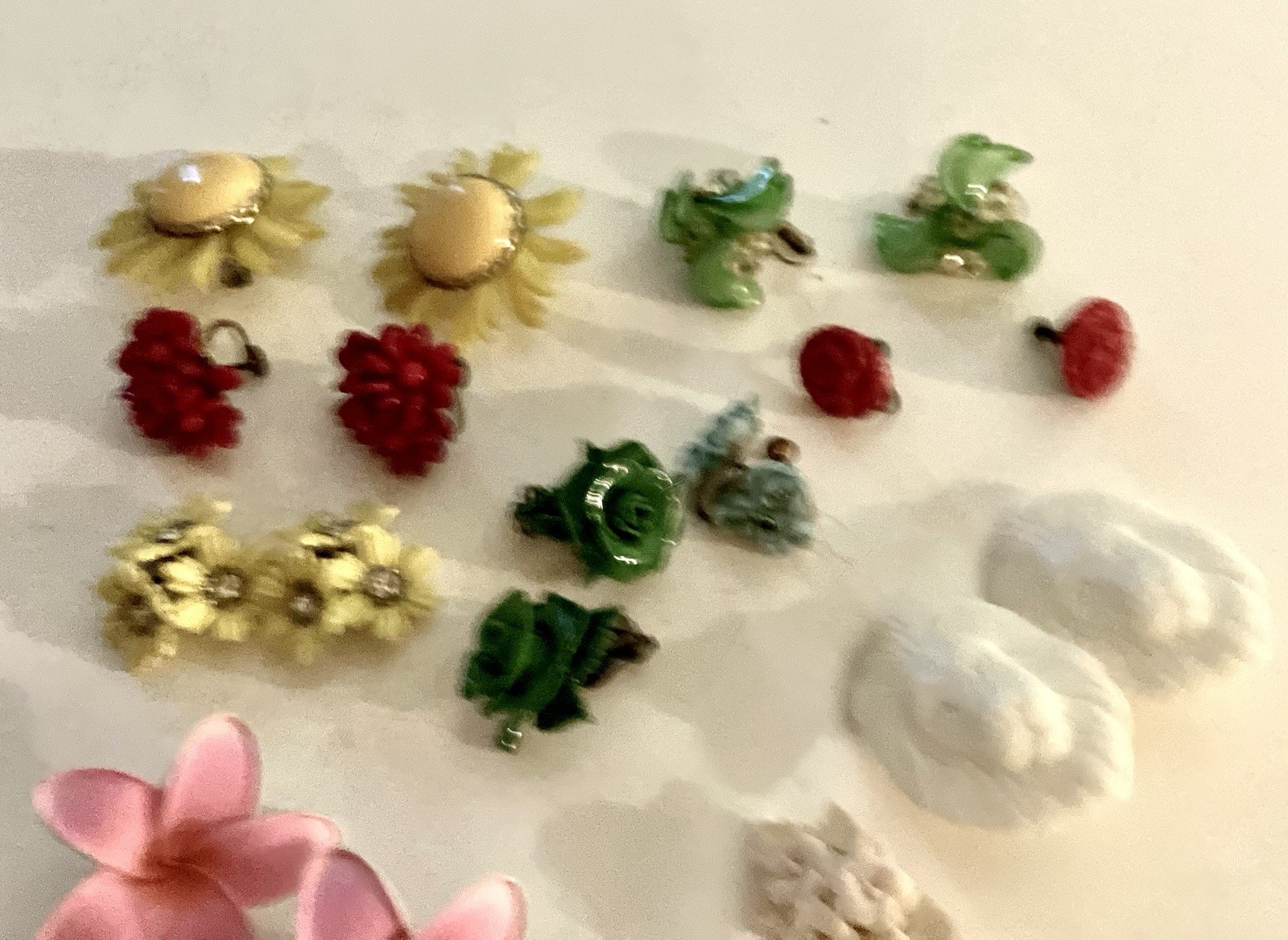 Huge Collection/Lot Vint-Retro Plastic Jewelry/Earrings/Pins/Single-Extra Pieces