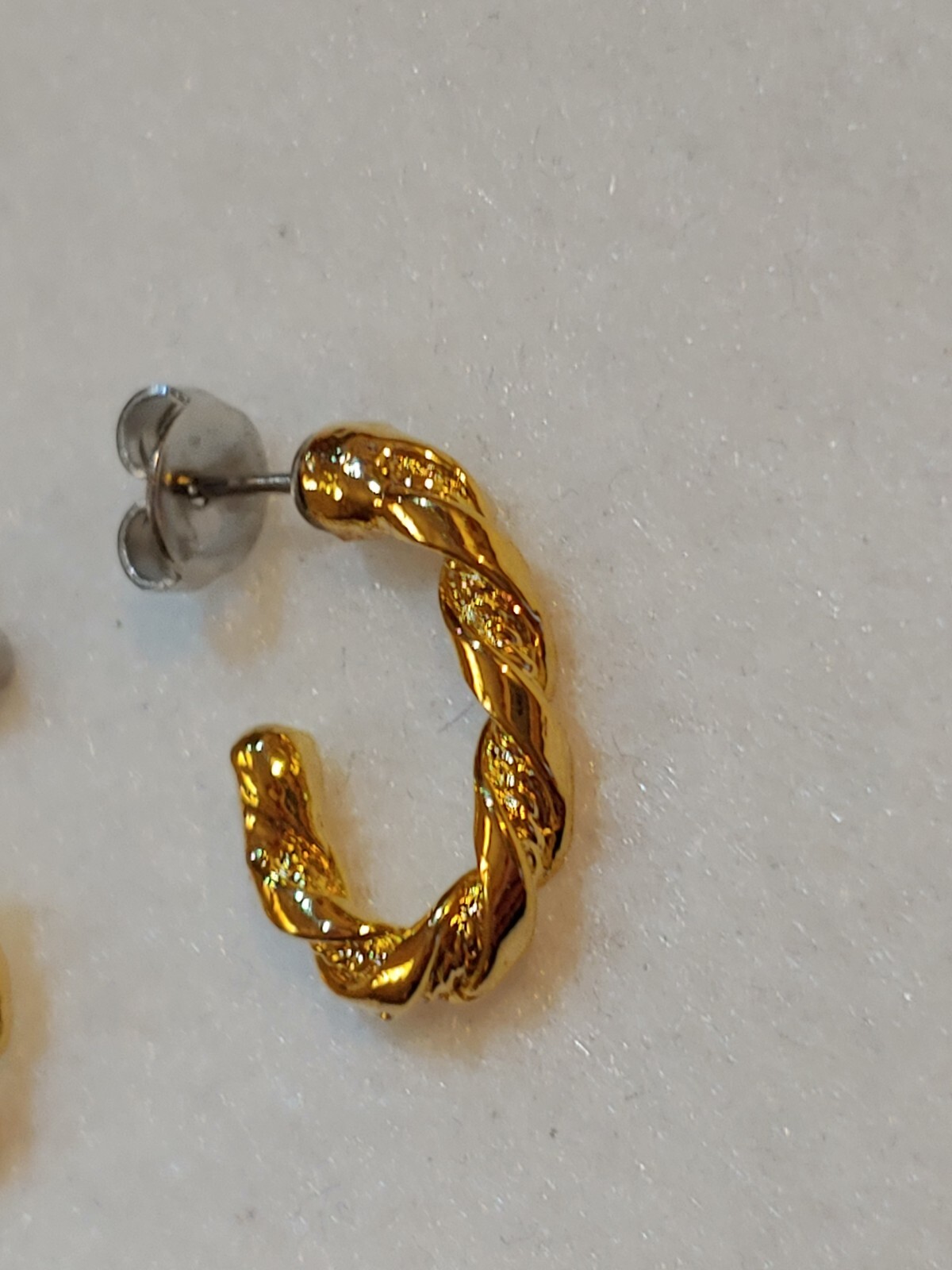 Vintage Gold Tone ( Oblong Hoop ) Pierced Earrings – 1/2 in Wide x 3/4 in Long