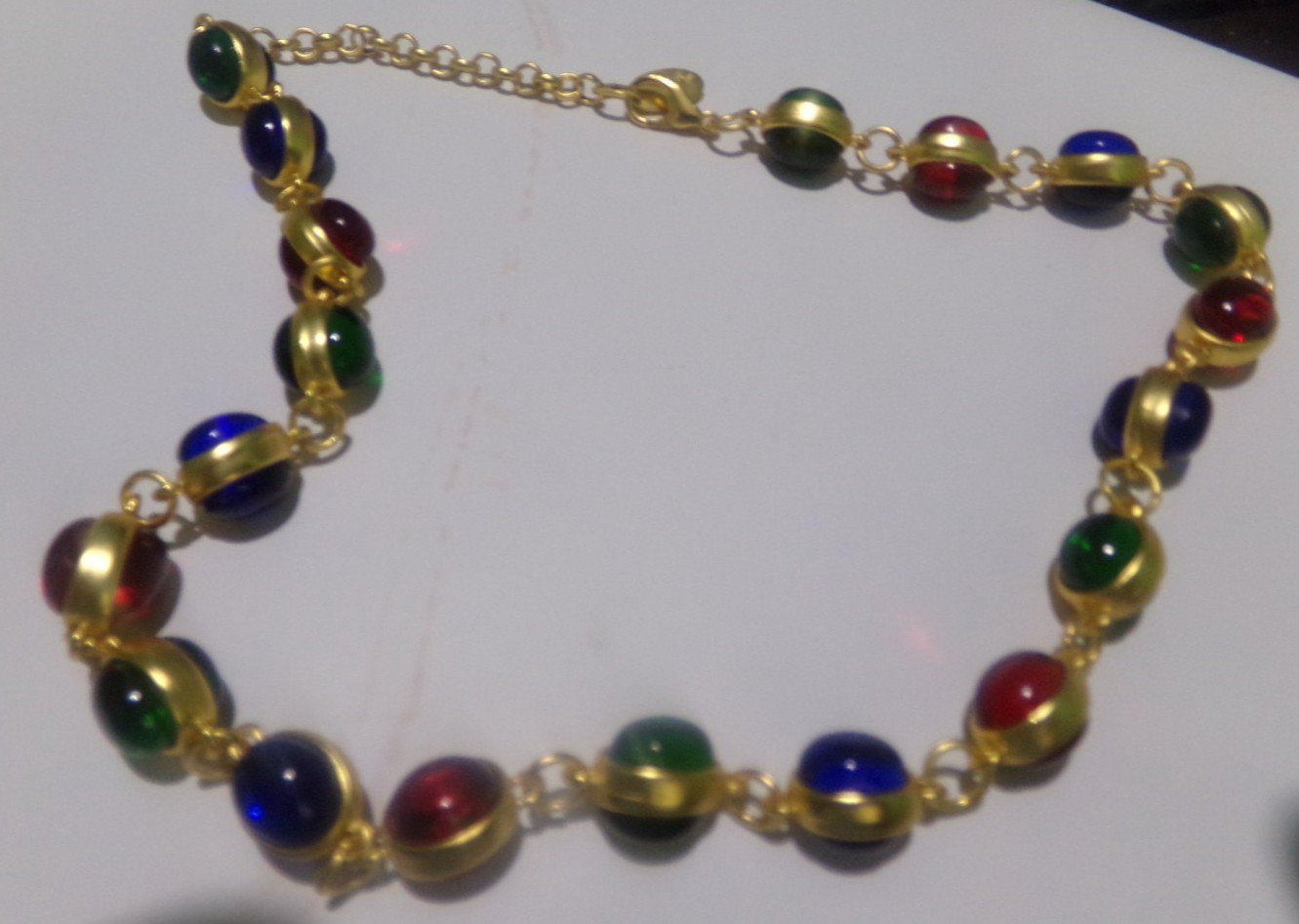 GOLDTONE MULTI COLOR LUCITE BEADS GRIPOX MOGUL STYLE NECKLACE
