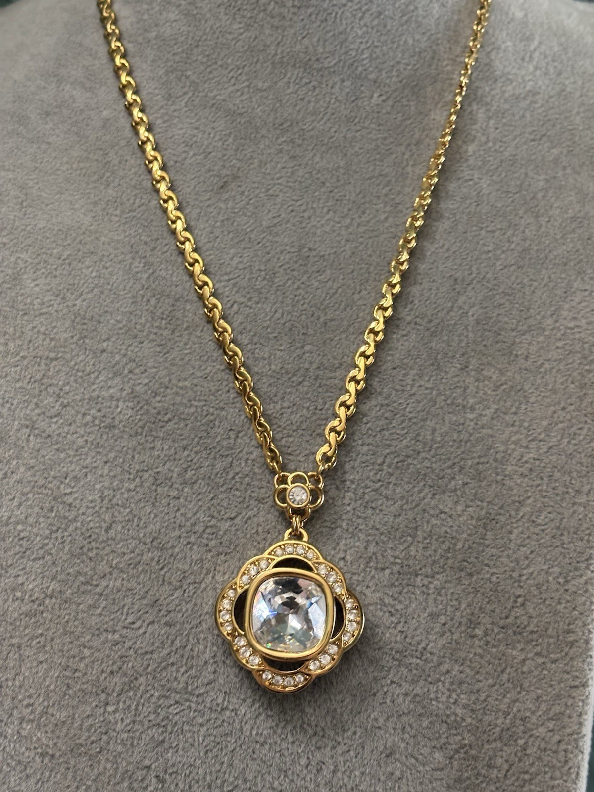 Vintage Swarovski Crystal Gold Tone Necklace and Pendant Chunky 19-21 Swan Mark