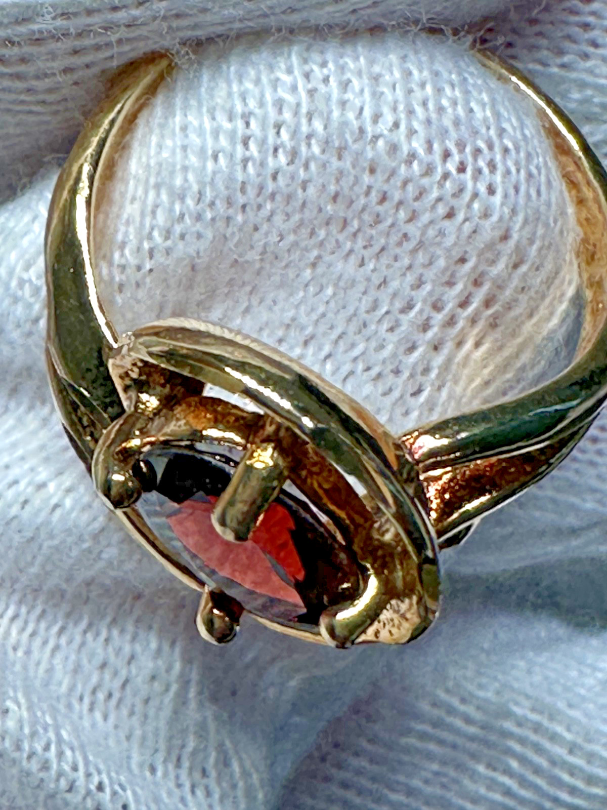 GOLD TONE & OVAL RED ACCENT SCROLL RING SIZE 7.5 H613