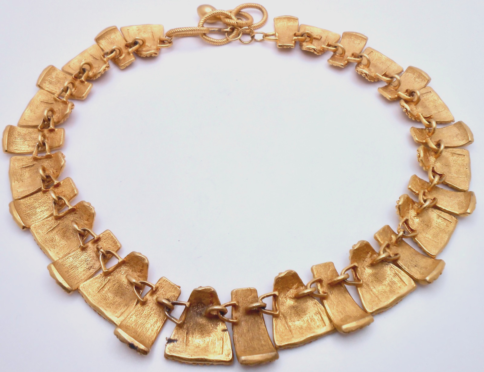 Vintage LIA Signed LIANNA Egyptian Style Link Necklace Gold-tone 18-20″ N44