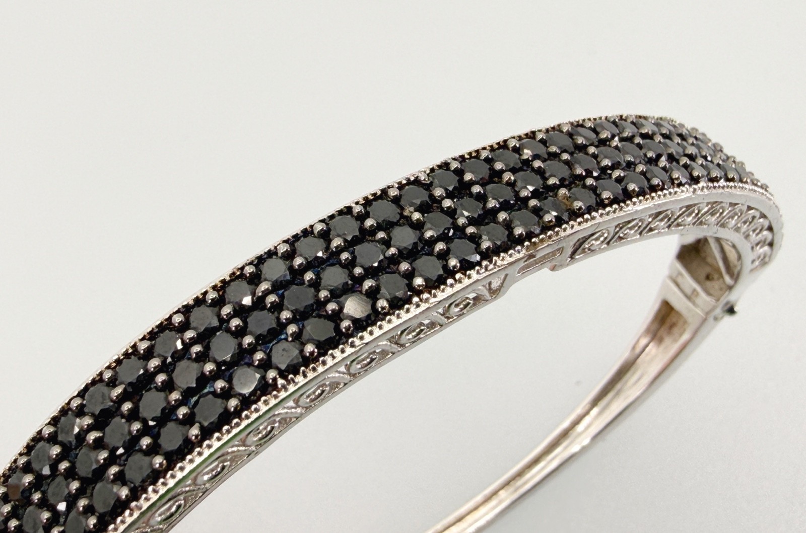 STS Sterling Silver 925 Pave IOLITE? Stone Hinged Bangle 925 STATEMENT Bracelet