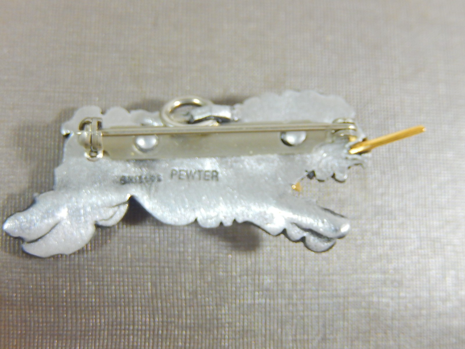 VTG MARK SHIELDS PEWTER BULLDOG WITH FLOWER BROOCH PIN IN EVC