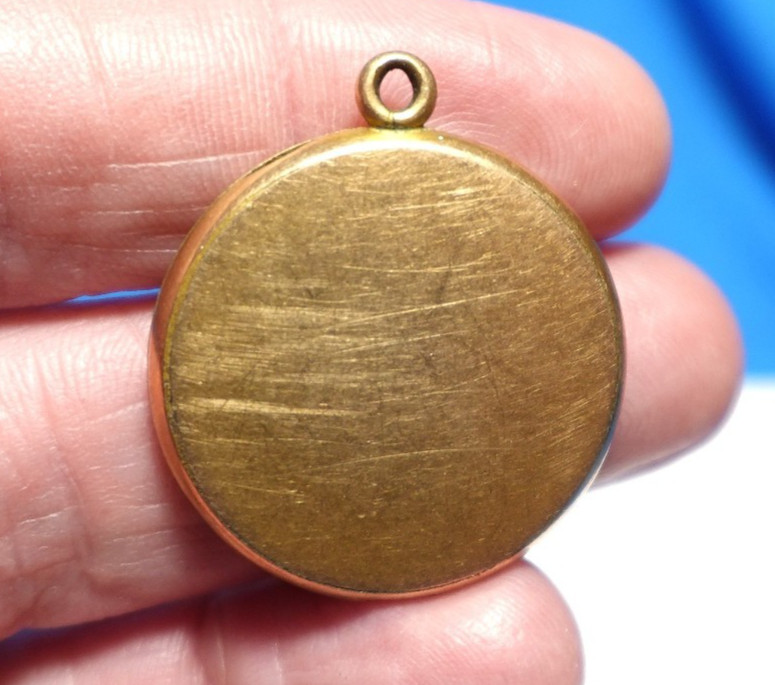 GOLD FILLED ANTIQUE ROUND LOCKET INITIALS 20 MM 8.2 GRAMS J-708