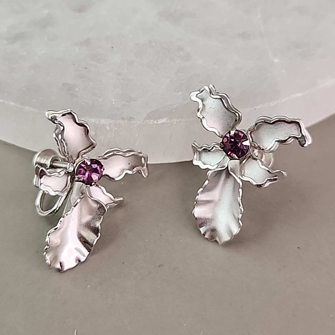 Vintage Flower Screw Back Earrings Orchid Purple Rhinestone Silver Tone 1″
