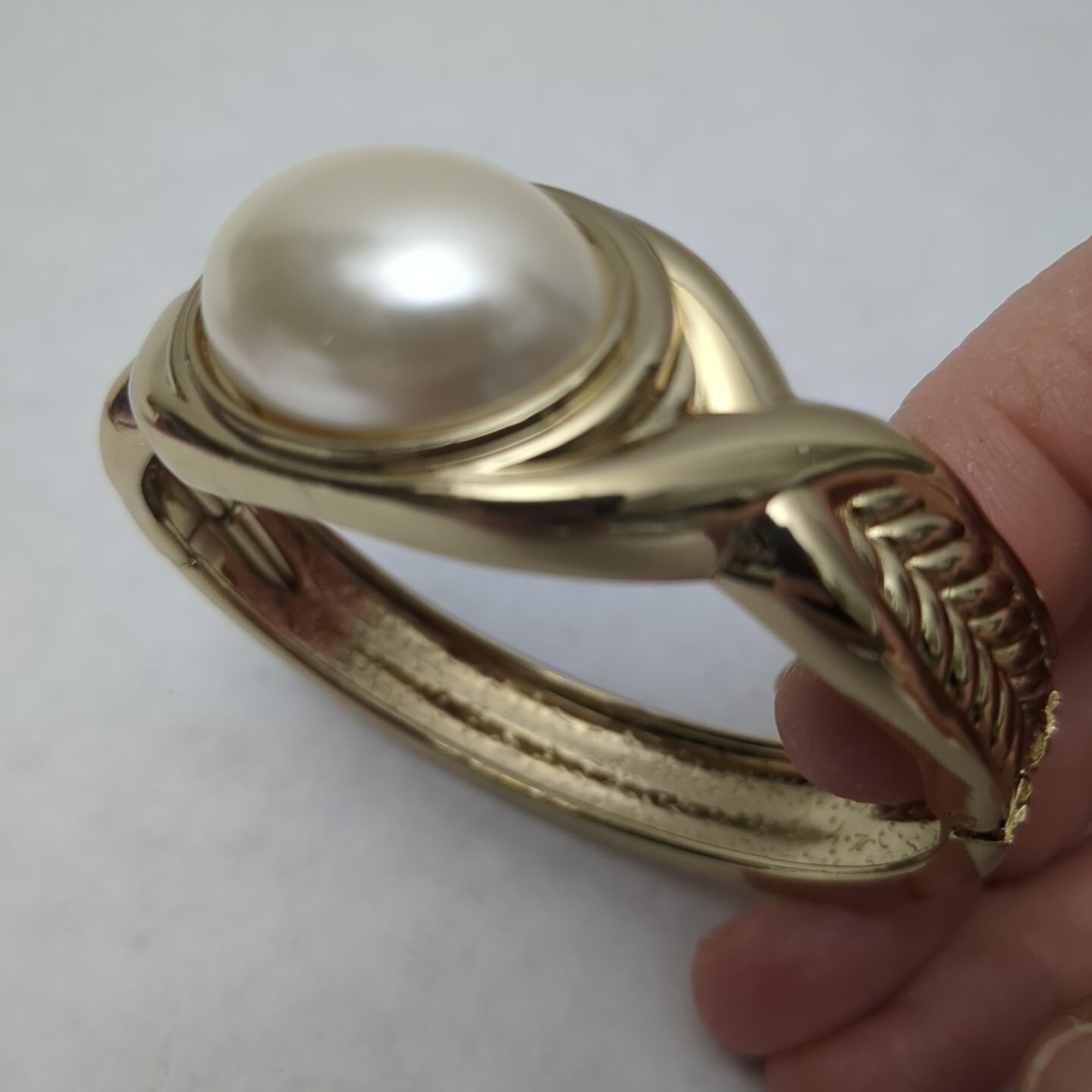 Large Faux Pearl Gold Tone Bracelet 8 1/2″ around, 1 1/4″ wide, 2 1/4″ across
