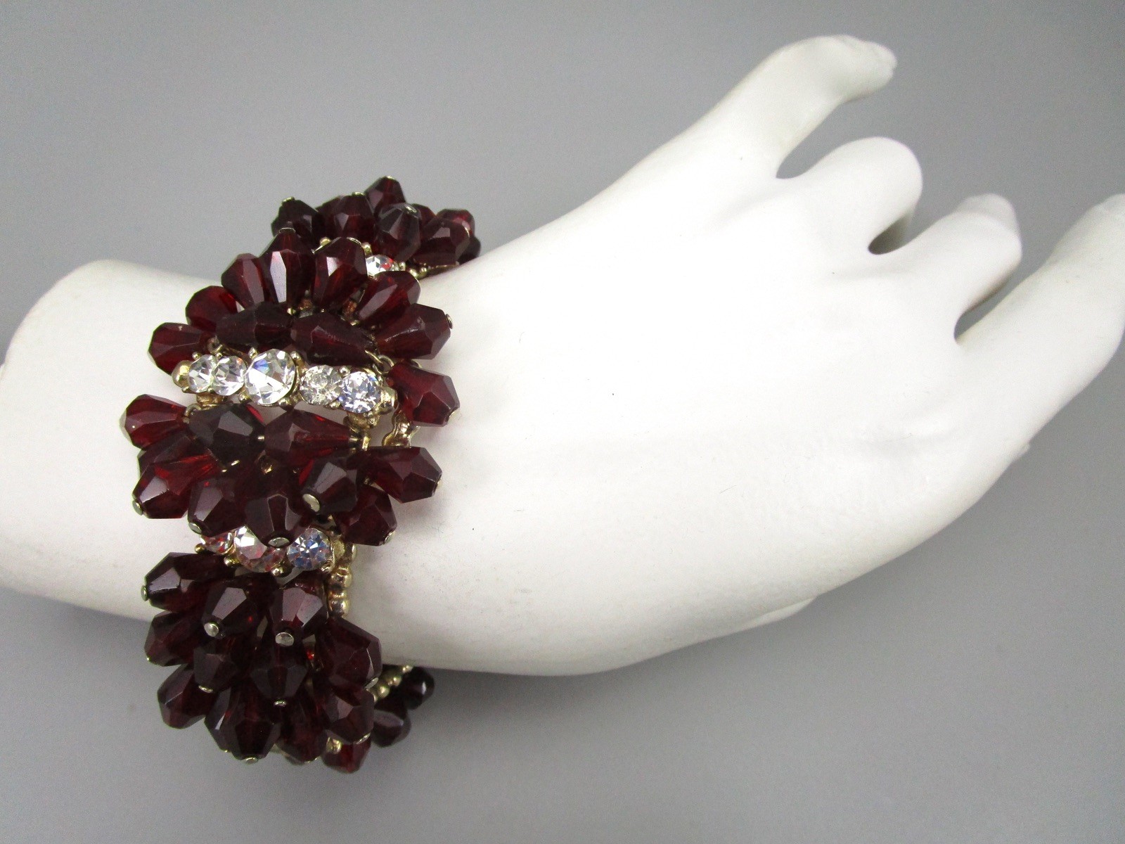 STUNNING 1960S RUBY BRIOLETTE CRYSTAL RHINESTONE CHA CHA BRACELET & EARRINGS SET