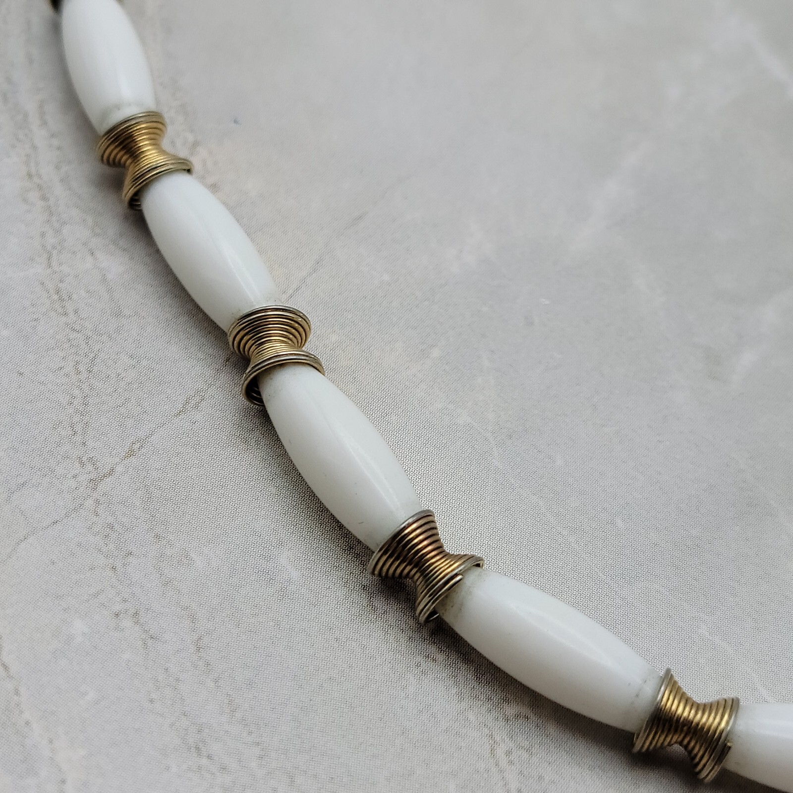 Vintage Trifari White And Gold Beaded Necklace 23.5 In Spring Ring Clasp Signed