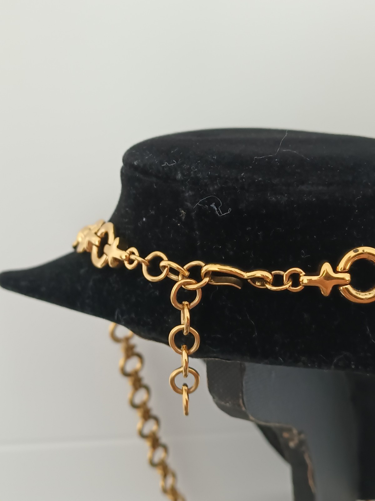 Vintage Monet Gold-Tone Horsebit Long Link Costume Jewelry Necklace