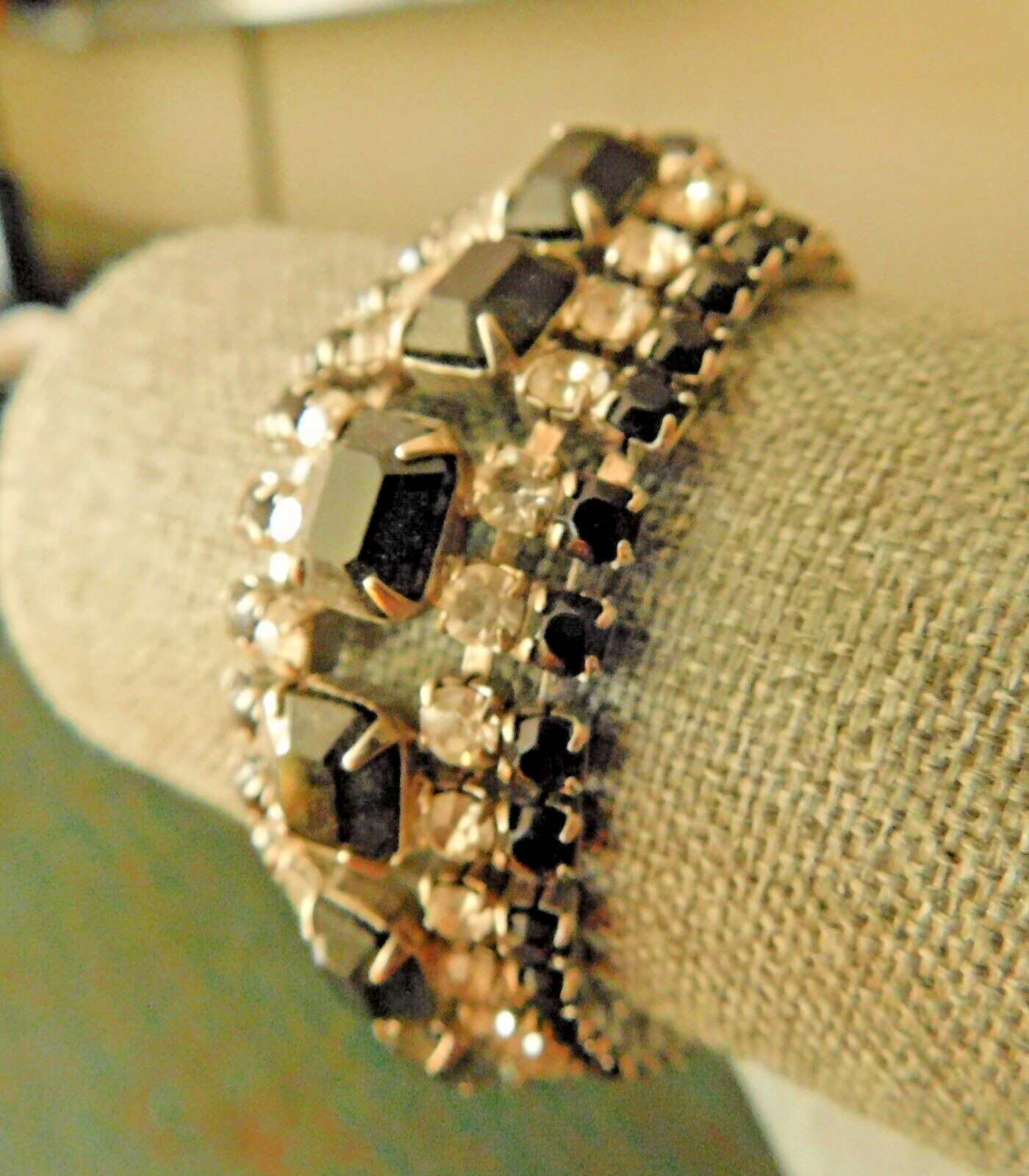 VINTAGE ART DECO JET BLACK and CLEAR RHINESTONE BRACELET CUFF 7 1/2″