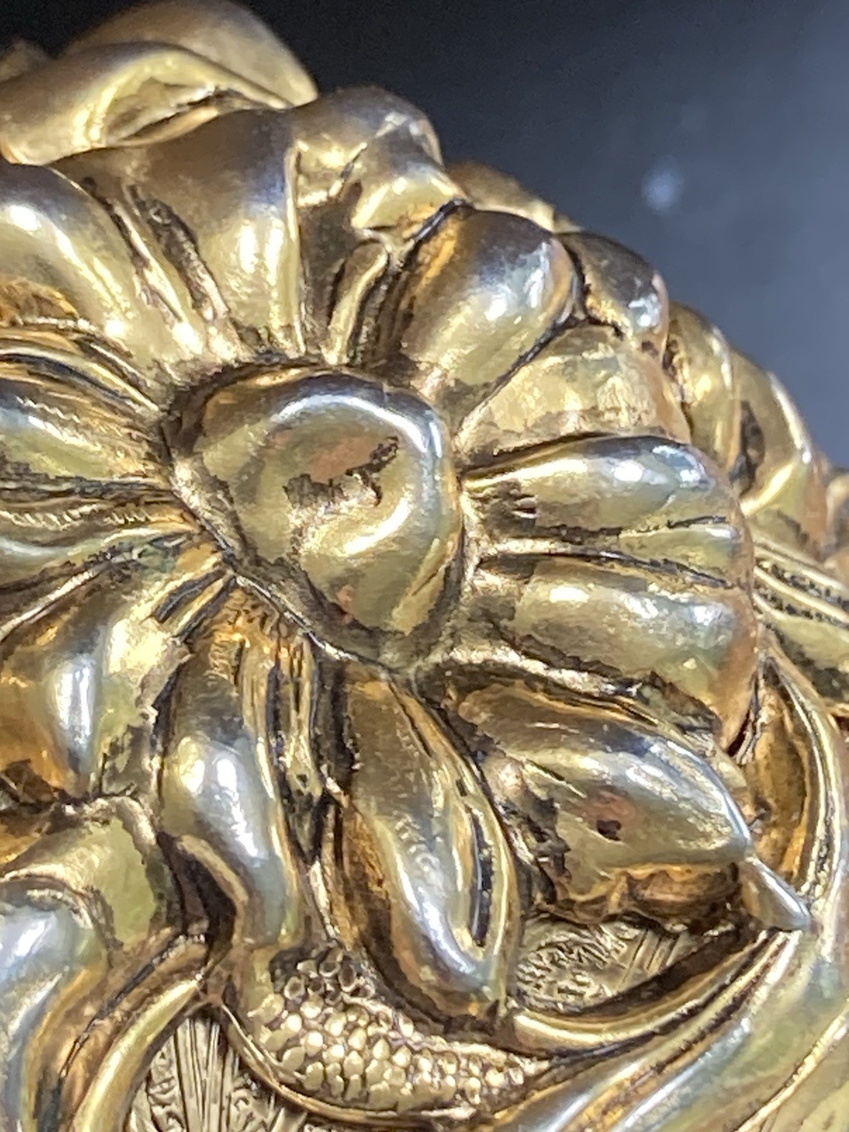Vintage Bangle Bracelet Repousse Chunky Gold Tone 7” Signed Vargus Hinged READ