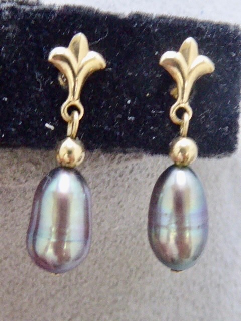 16.5 ” CULTURED gray blue PEARL KNOTTED NECKLACE 14K W GOLD CLASP & EARRINGS
