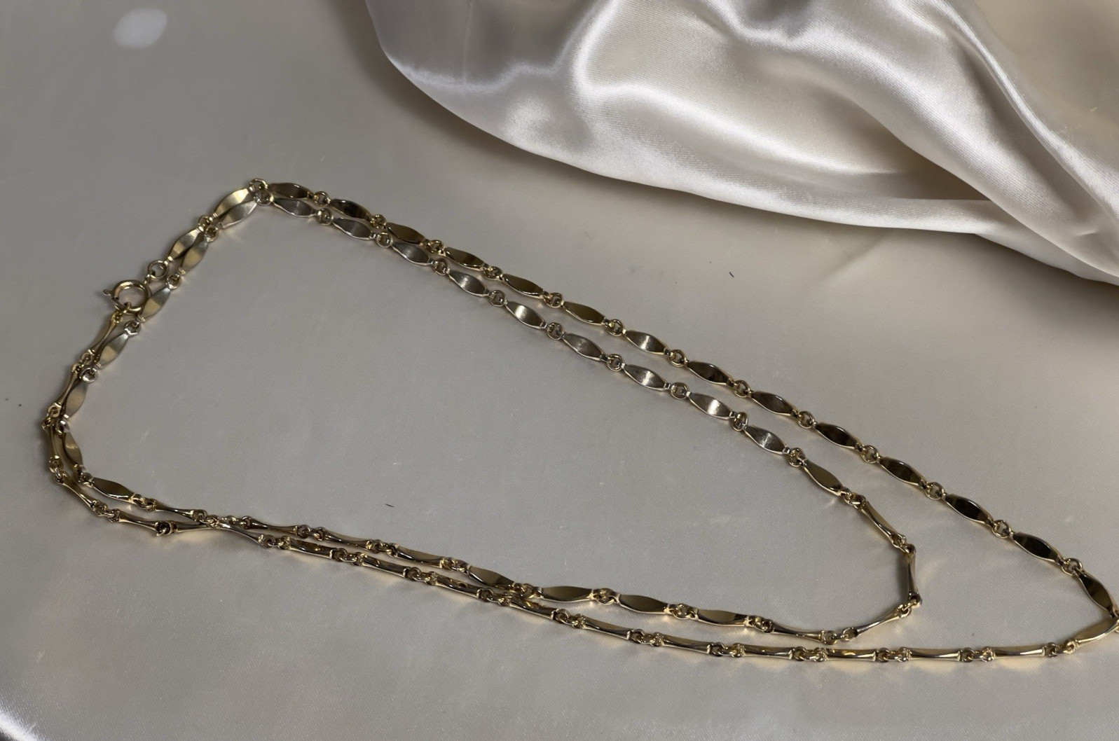Vintage Gold Tone Twisted Bar Link Chain Necklace – 40” Layerable Length