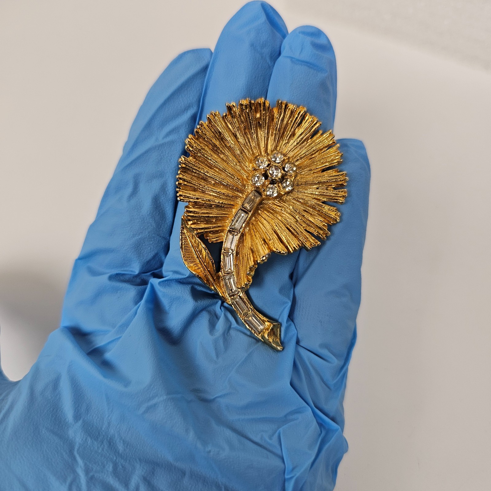 Vtg Flower Dandelion Gold Tone Brooch Pin Textured Clear Rhinestone Baguette