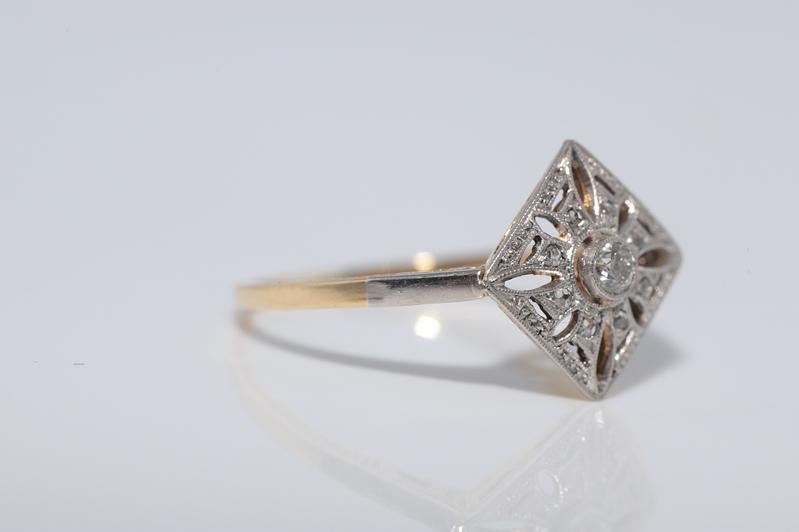 Antique Circa 1920s Art Deco 18k Gold Natural Diamond Navette Design Ring
