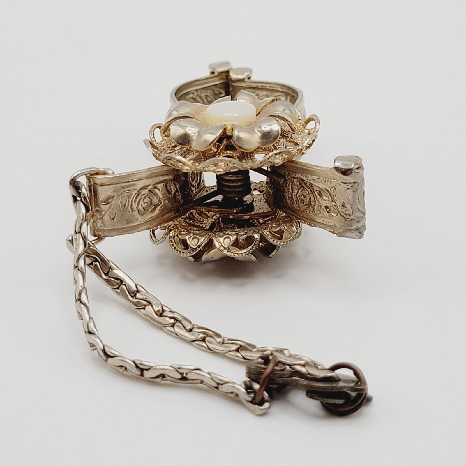 Vintage 1950s Gold Tone MOP Flower Embossed Floral Glove Clip Purse Ring Holder