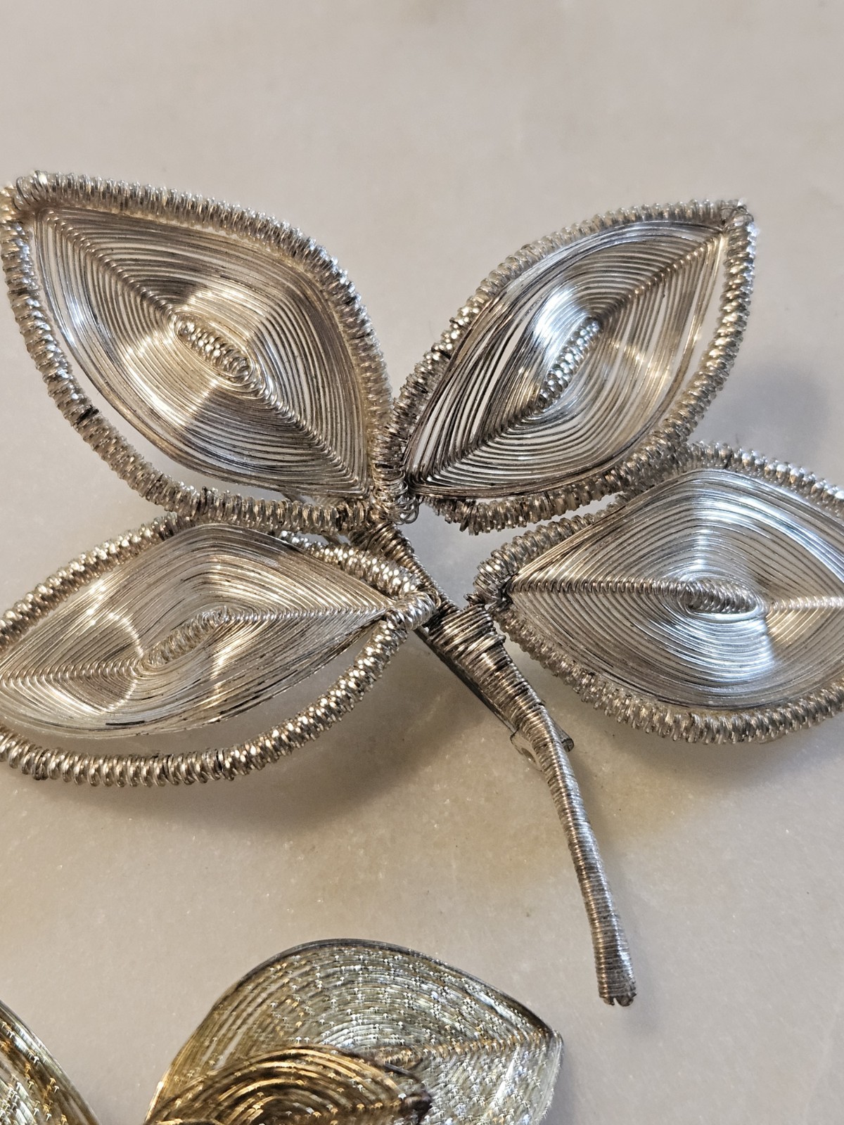 S/2 Vintage Gold And Silver Spun Wire Flower And Leaves Pin Brooch With Pearl