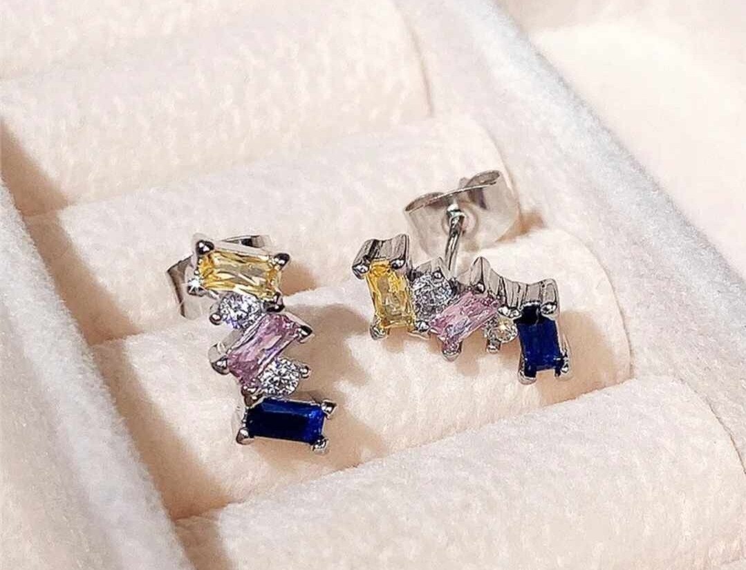 Elegant Yellow,Pink, Clear and Sapphire Emerald/Round Cut Cubic Zirconia Stud Ea
