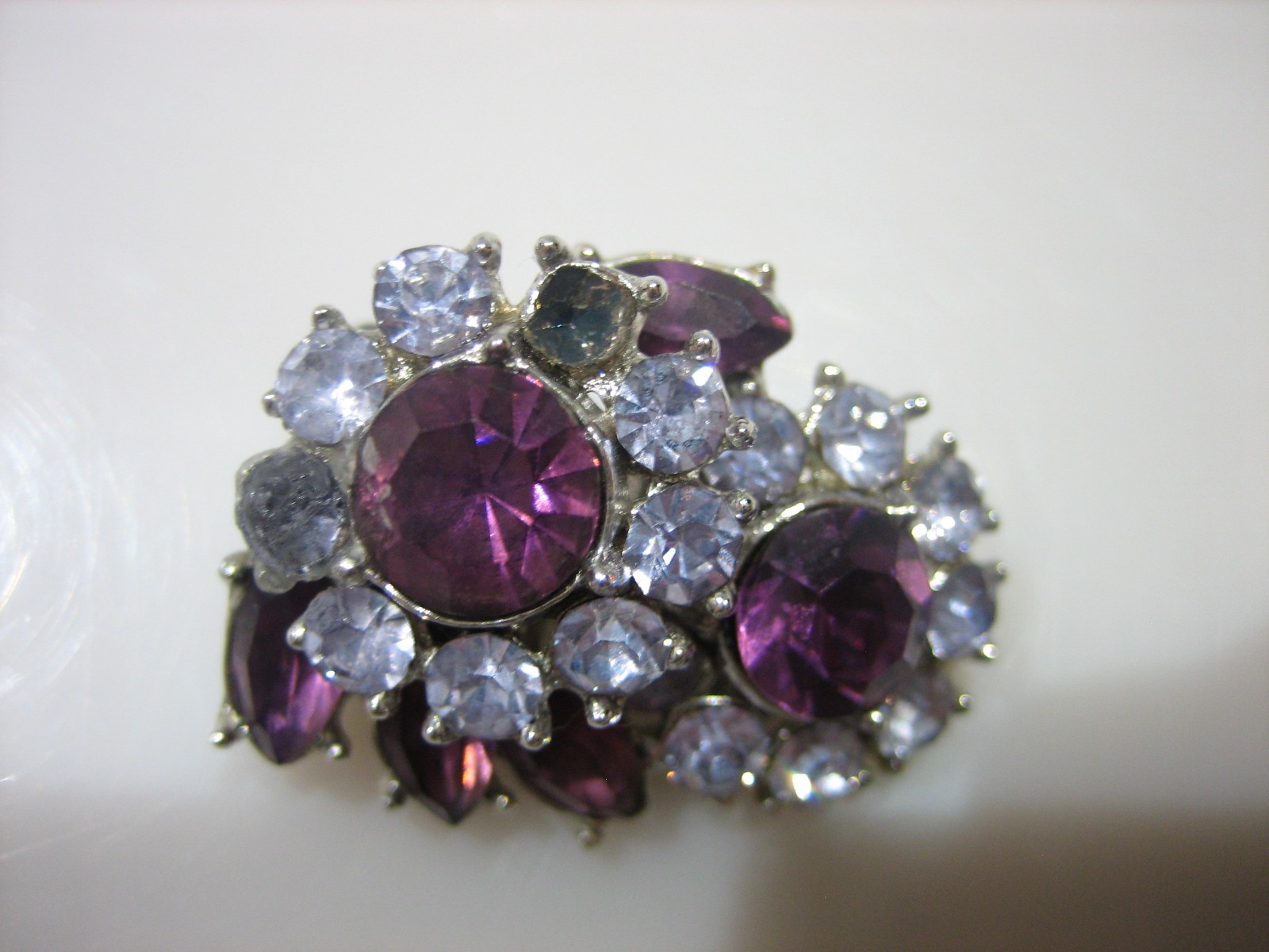 1950’S CROWN TRIFARI CONTESSA PURPLE AND BLUE RHINESTONE BROOCH AND EARRINGS SET