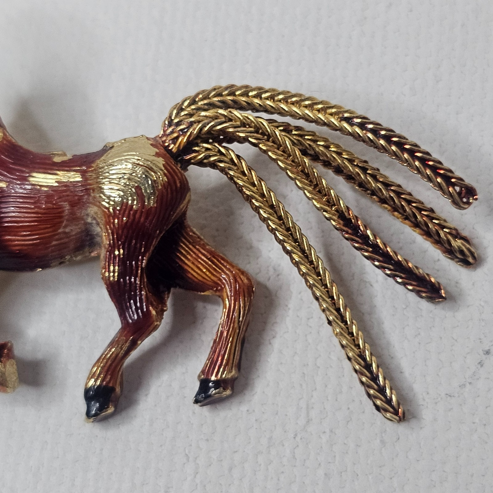 Vintage Running Galloping Horse Brooch Brown Goldtone Metal Unmarked Pin