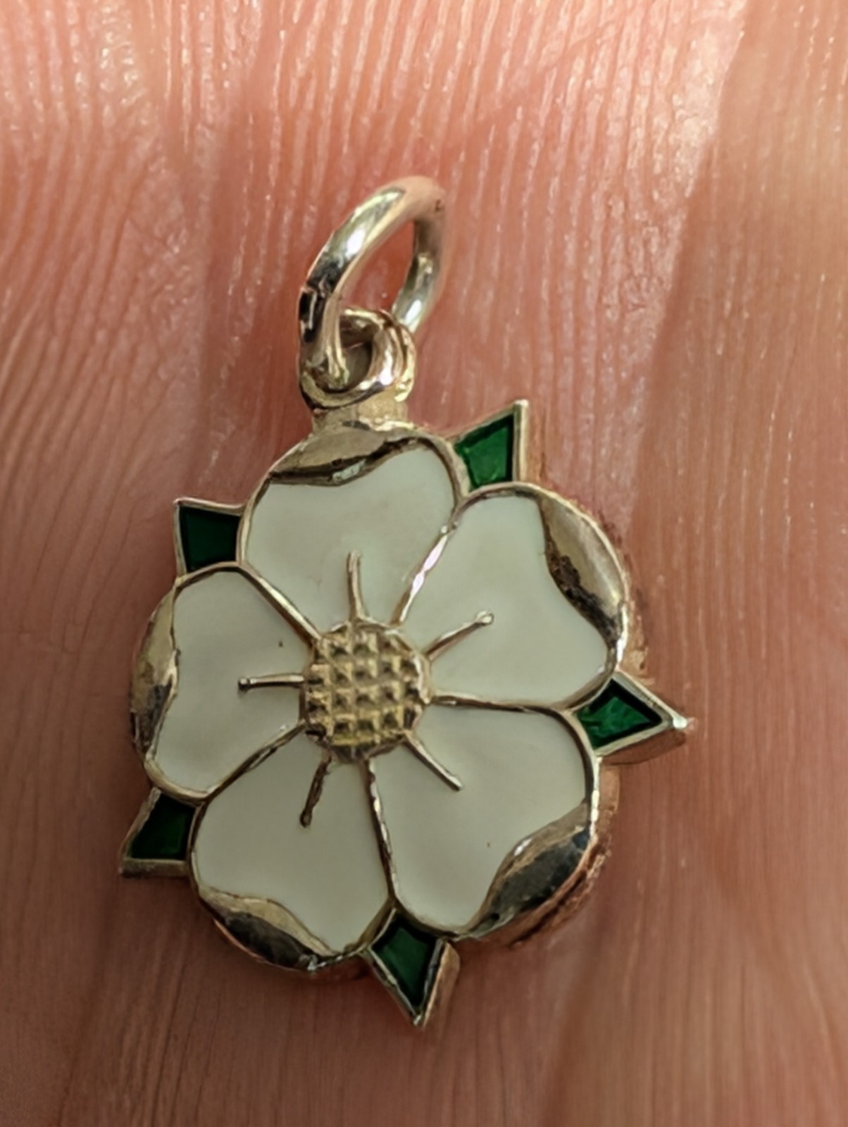 Vtg DEAKIN & FRANCIS Sterling Silver ENAMEL White Rose of York Charm Pendant D&F