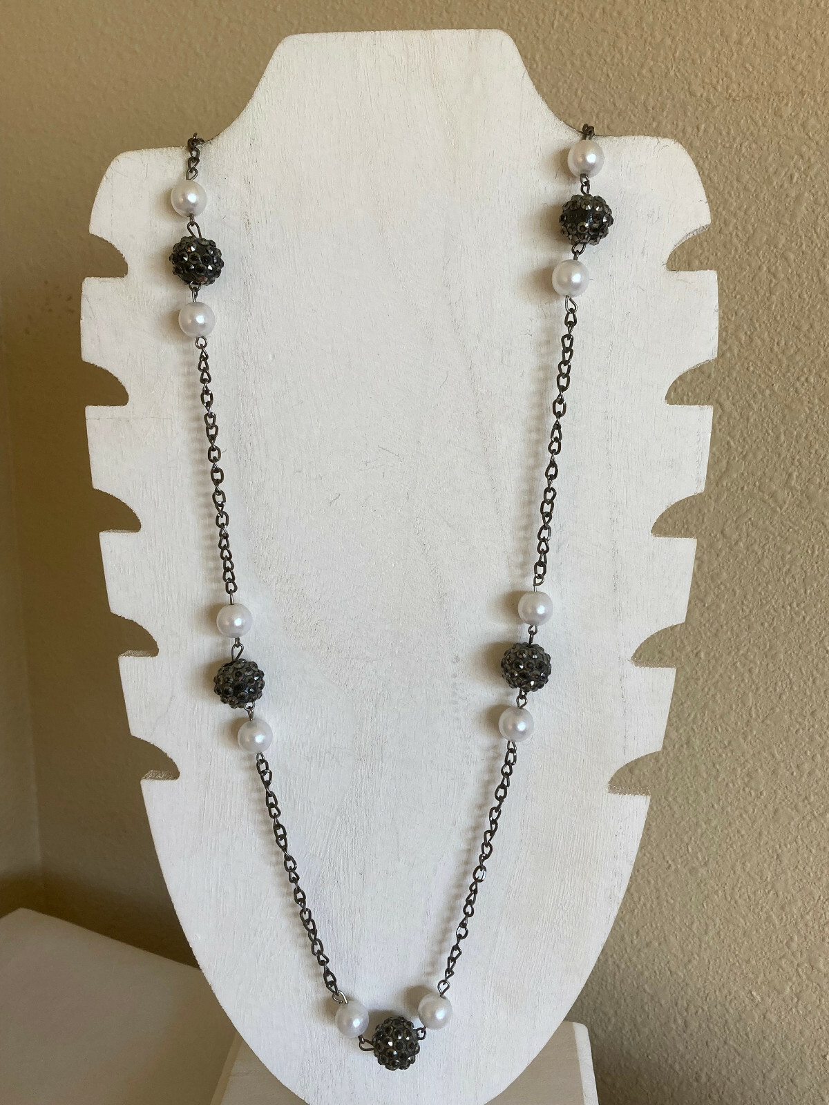 Vintage Faux Pearl and Glittering Black Bead Long Gray Chain Necklace – 34″ Long