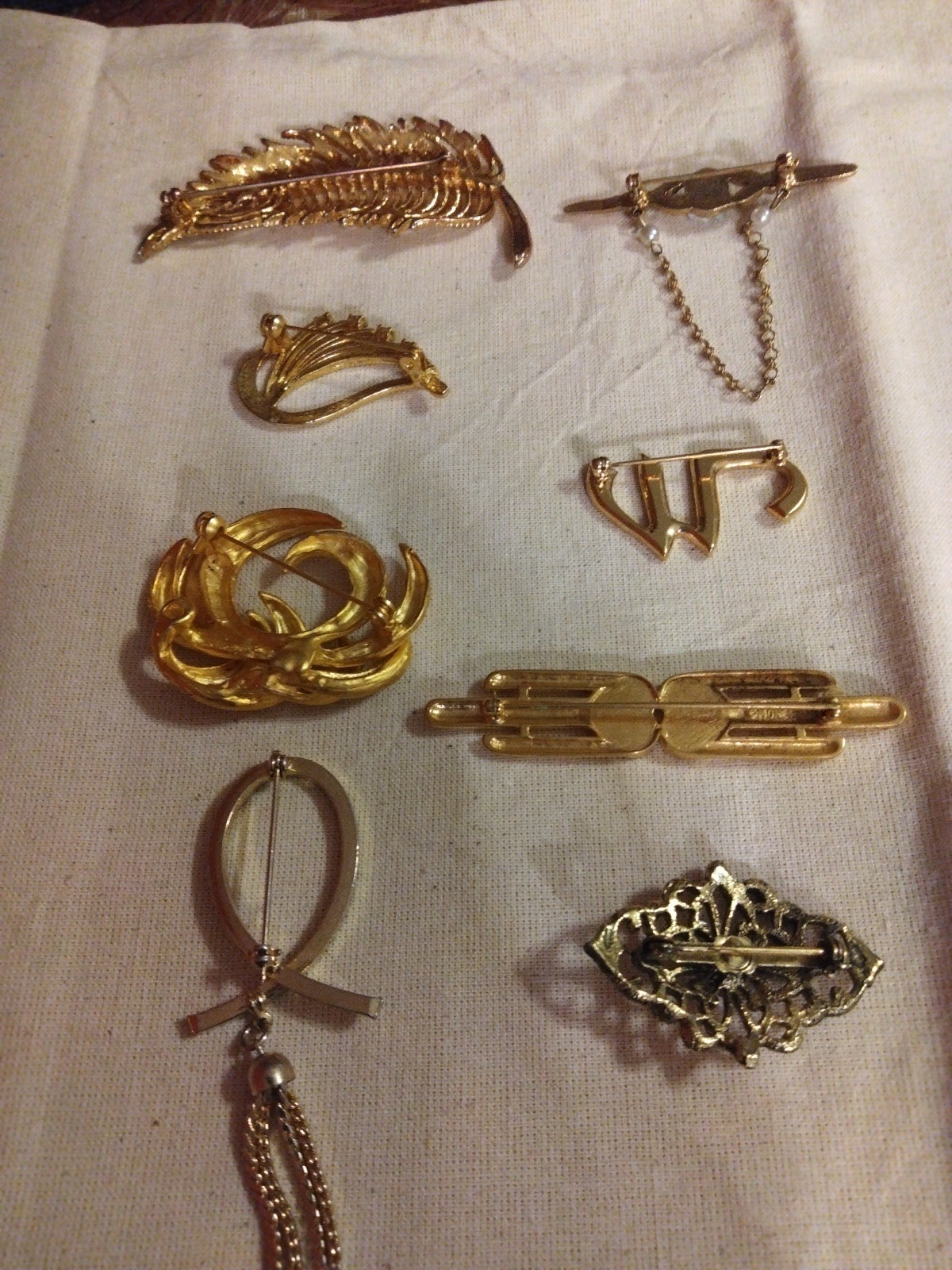 Lot of 8 Different Gold Tone Vintage To Now Brooches! ALL WEARABLE!