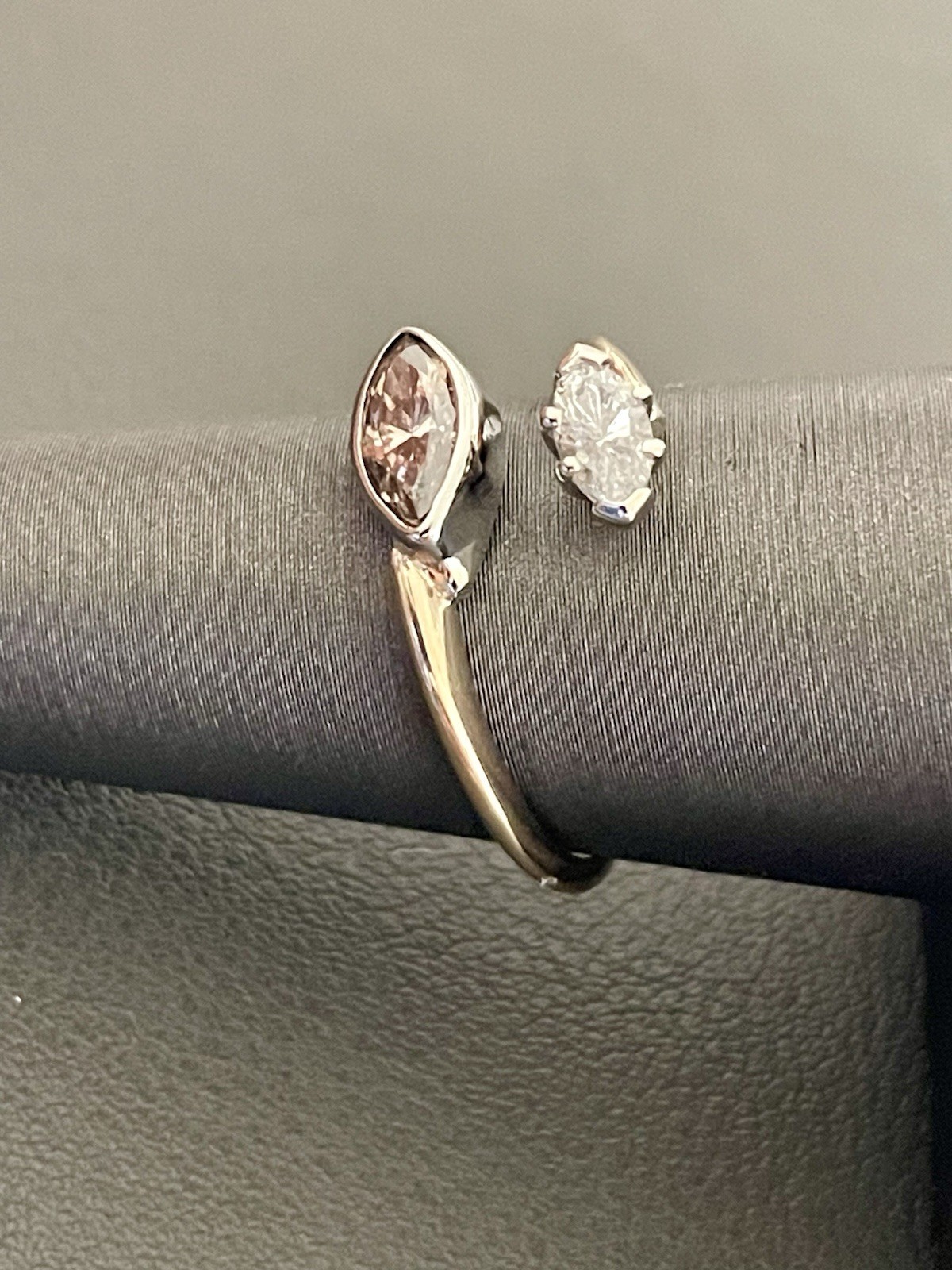 14KT Yellow/White Gold 0.70CTW Champagne And White Diamond Ring. Size 6.75(B44)