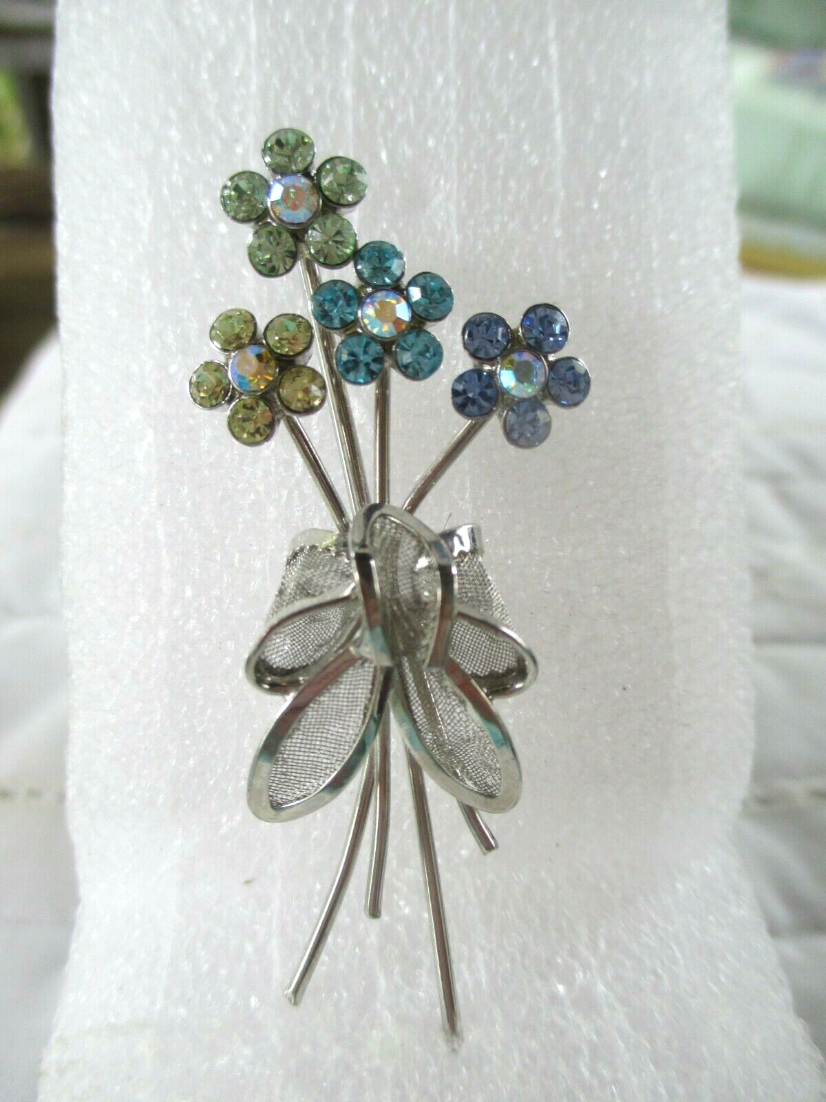 VINTAGE BLUE TINTED AURORA BOREALIS FLORAL BOUQUET WITH RIBBON BROOCH MADE USA