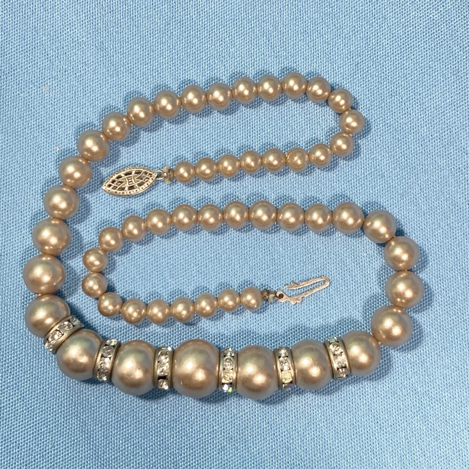 Vintage Faux Silver Tone Pearl and Rhinestone 14″ Necklace, Fish hook clasp, 31g