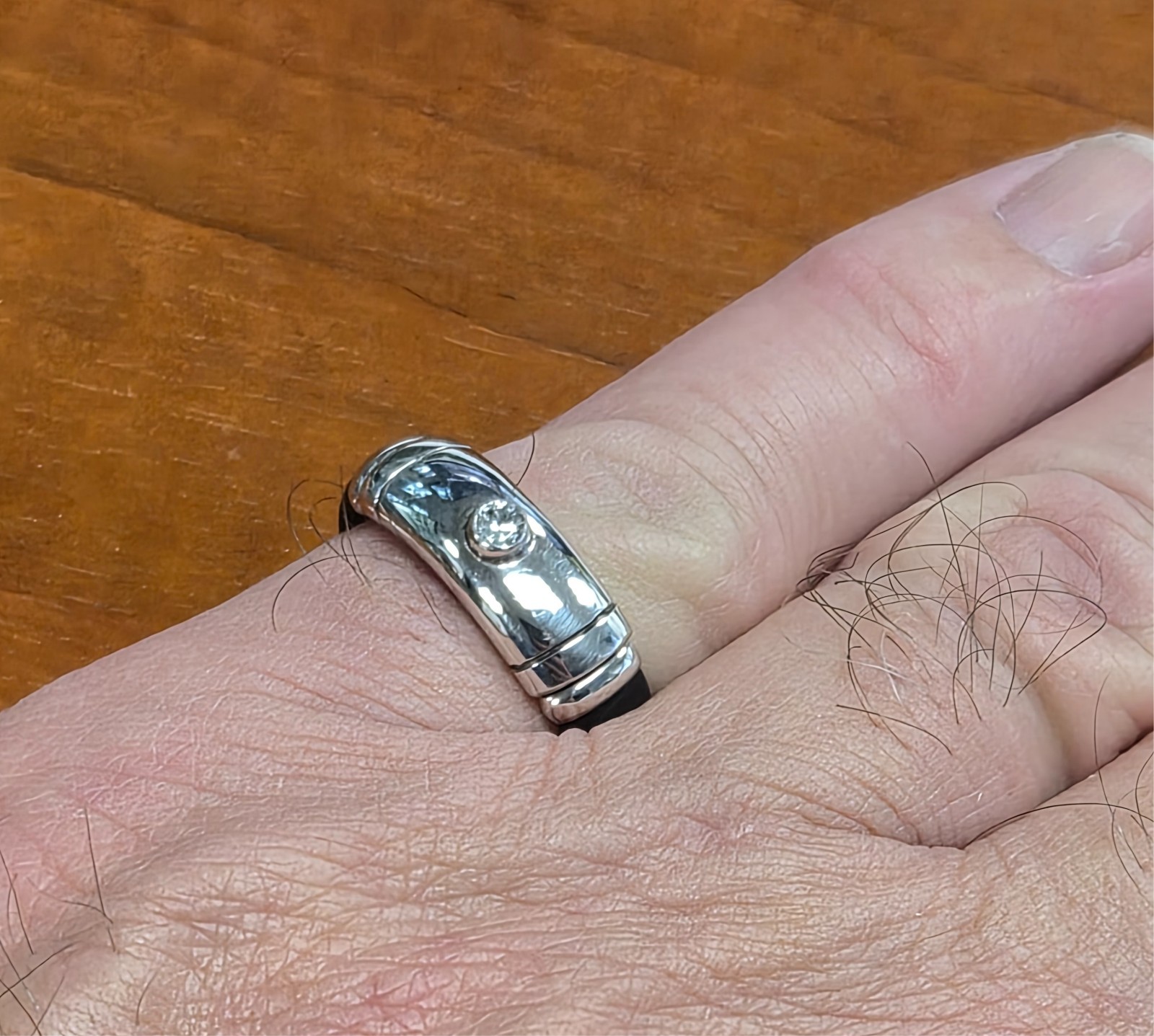 Signed YANVAN 925 Sterling Silver & White Topaz Band Design Rubber Ring Size 7