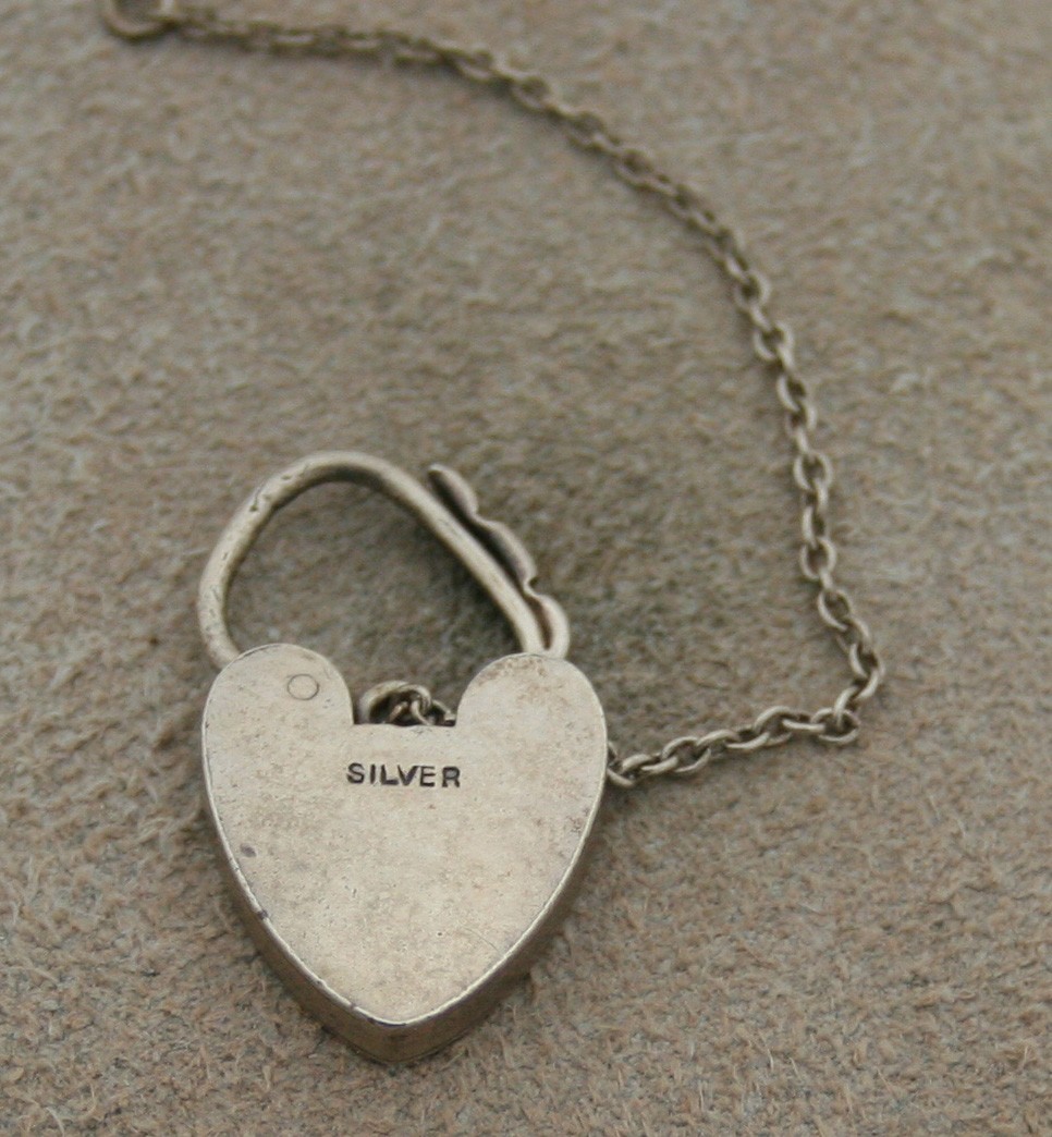 VINTAGE SILVER PADLOCK HEART CHARM – Decorative Keyhole & Safety Chain