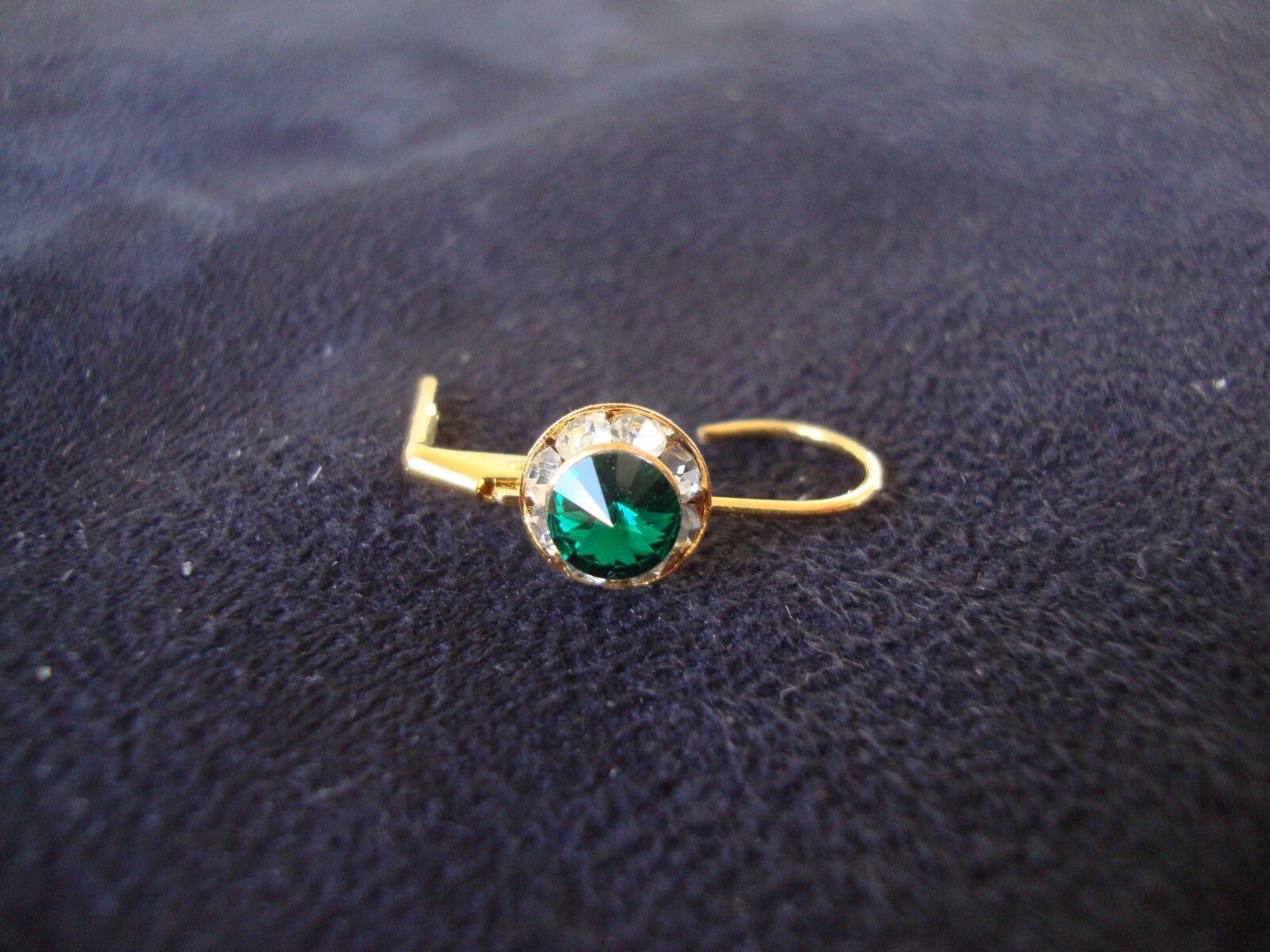 VINTAGE AUSTRIAN CRYSTAL PETITE GREEN & CLEAR CLUSTER GOLD TONE DROP EARRINGS