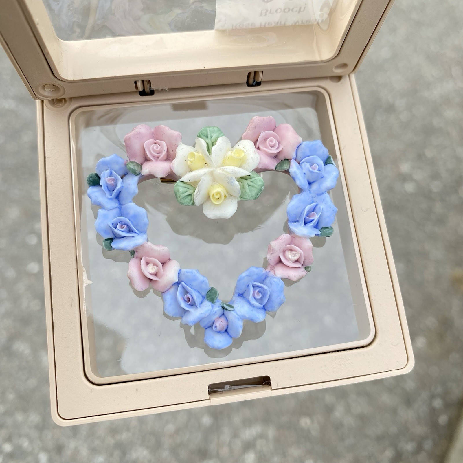 Vintage Avon HEARTS and ROSES Brooch Pin Porcelain Pastel Flowers 2″