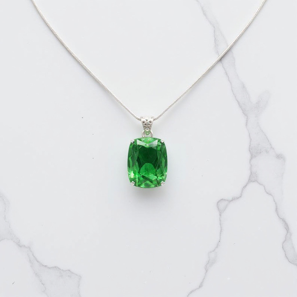 High Quality 80-90 Carat Cushion Cut Emerald Gemstone Silver Pendant With Chain