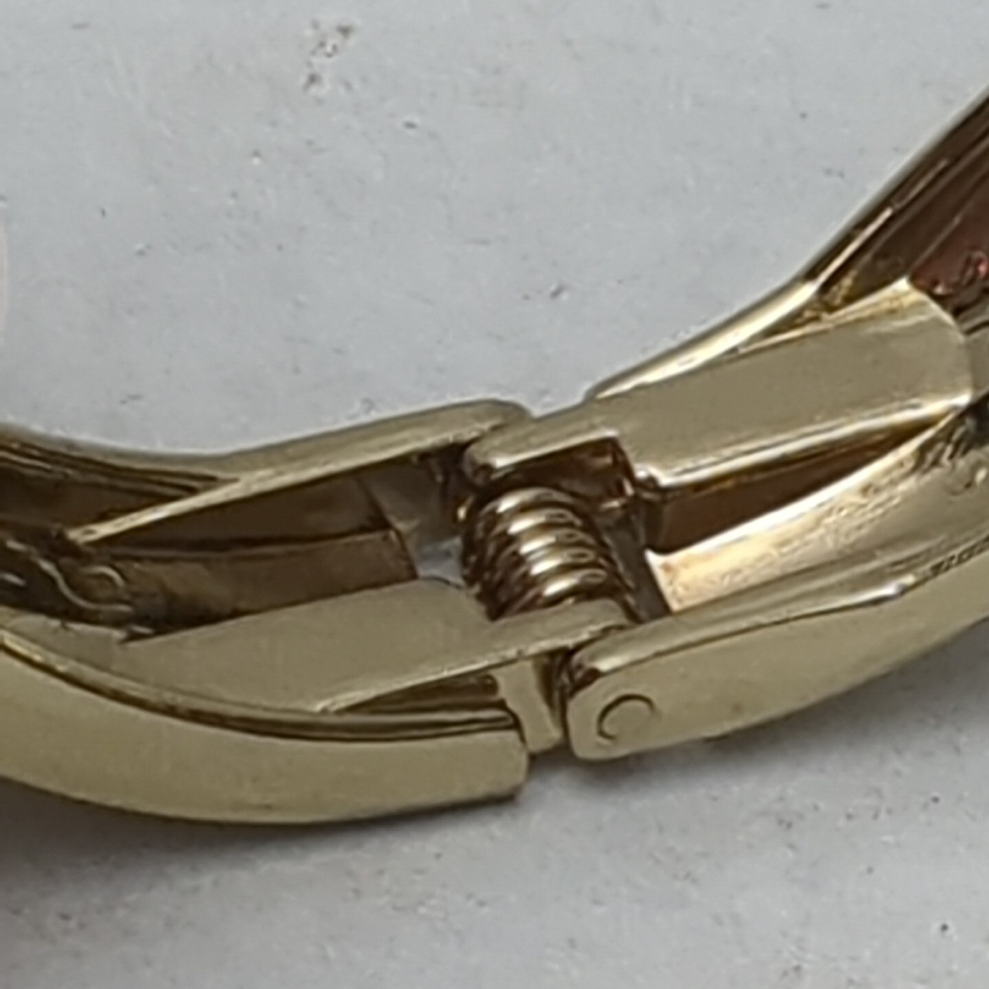 Large Faux Pearl Gold Tone Bracelet 8 1/2″ around, 1 1/4″ wide, 2 1/4″ across