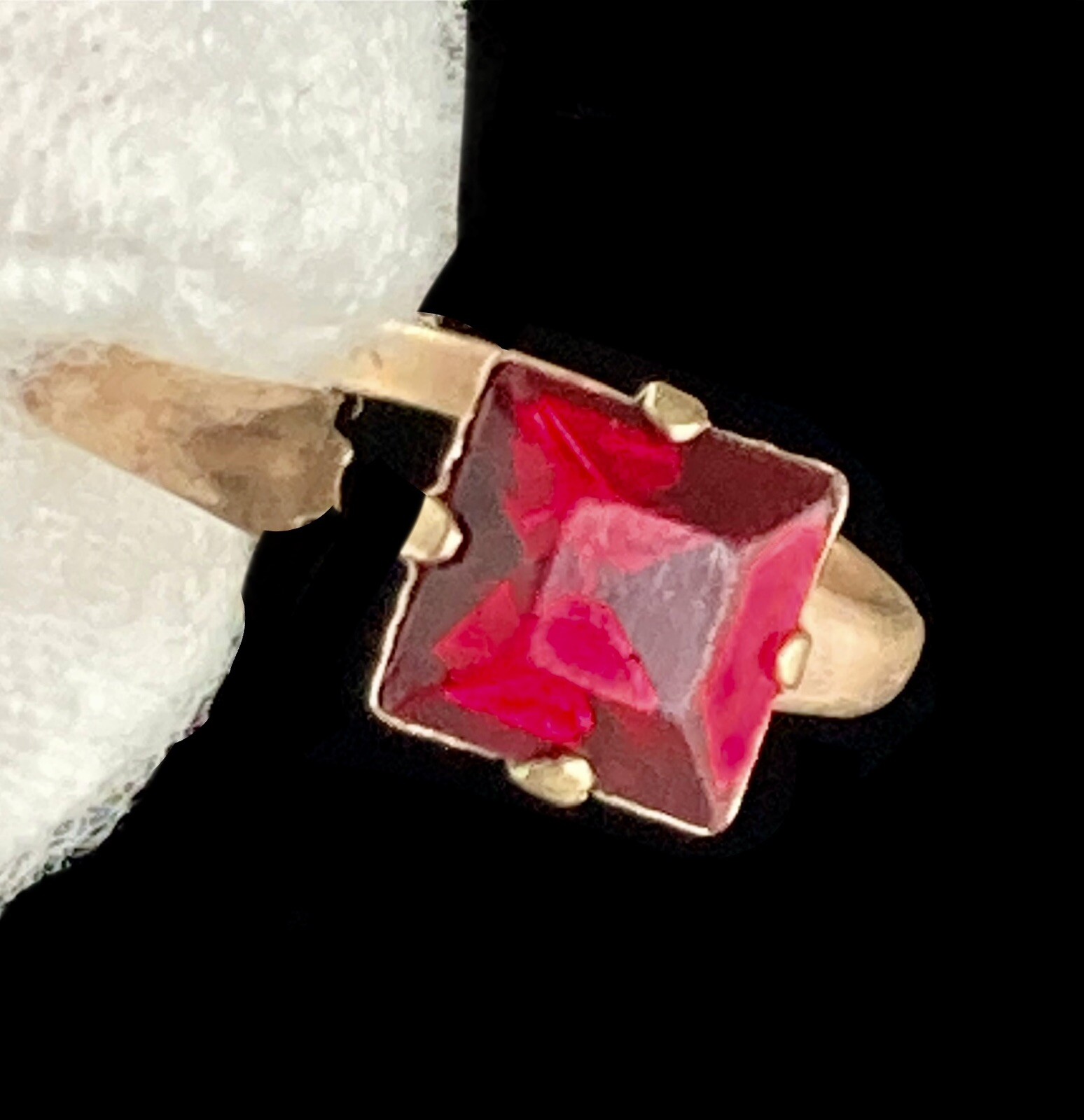 10k Yellow Gold Red Glass Ring Adjustable Band Size 4.75 Uncas Ladies Vintage