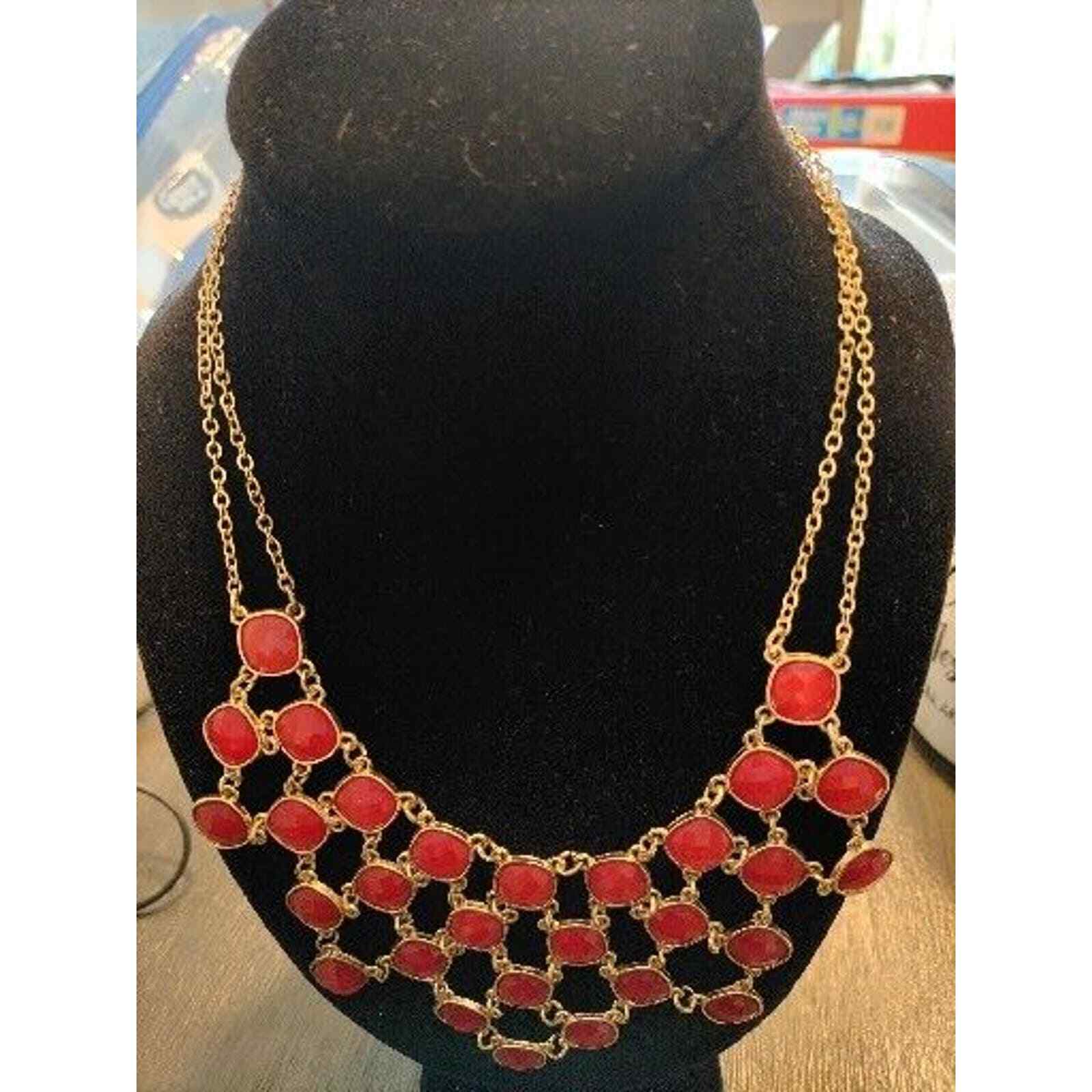 NY RED BIB NECKLACE ACRYLIC, LIGHT WEIGHT AND VERY PRETTY. GOLD TONE CHAIN 20″