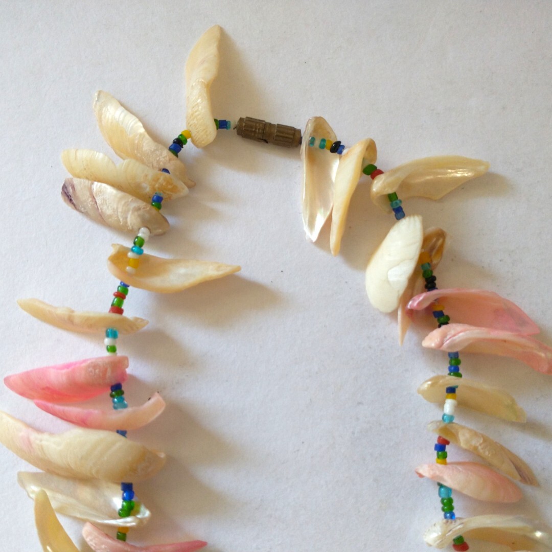 Vtg 90s Seashell Pieces Necklace Shell Mother Of Pearl Beach Coastal Tropical