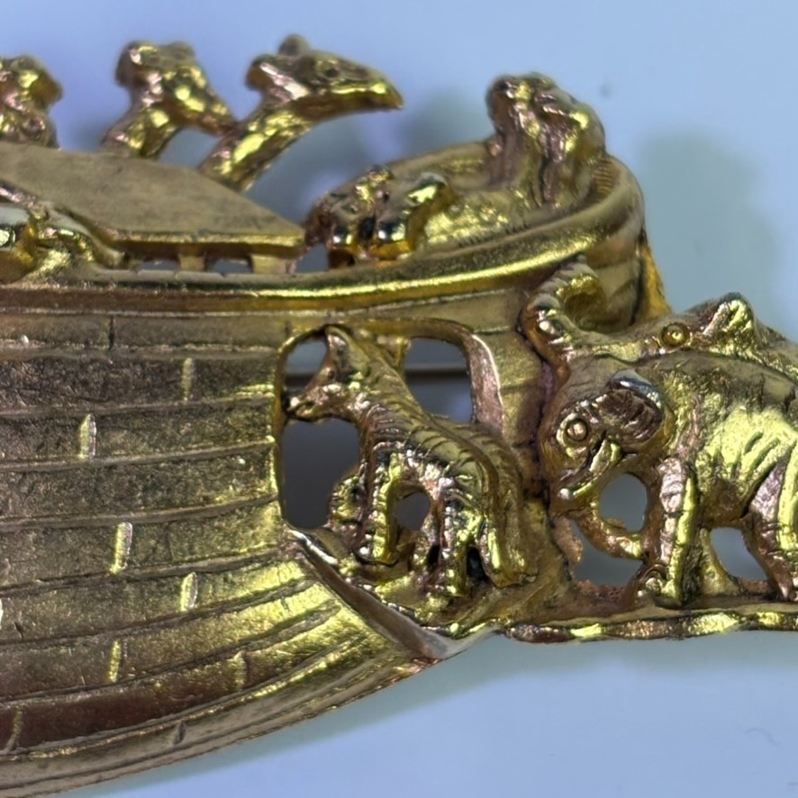 Brooch Gold Tone Noahs Ark Animals Heavy Vintage Piece Intricate Detail