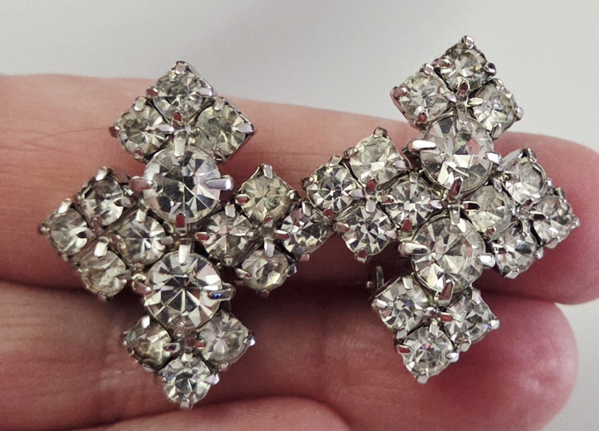 Vintage Silver Tone & Clear Glass Rhinestone Clip On Earrings Silvertone