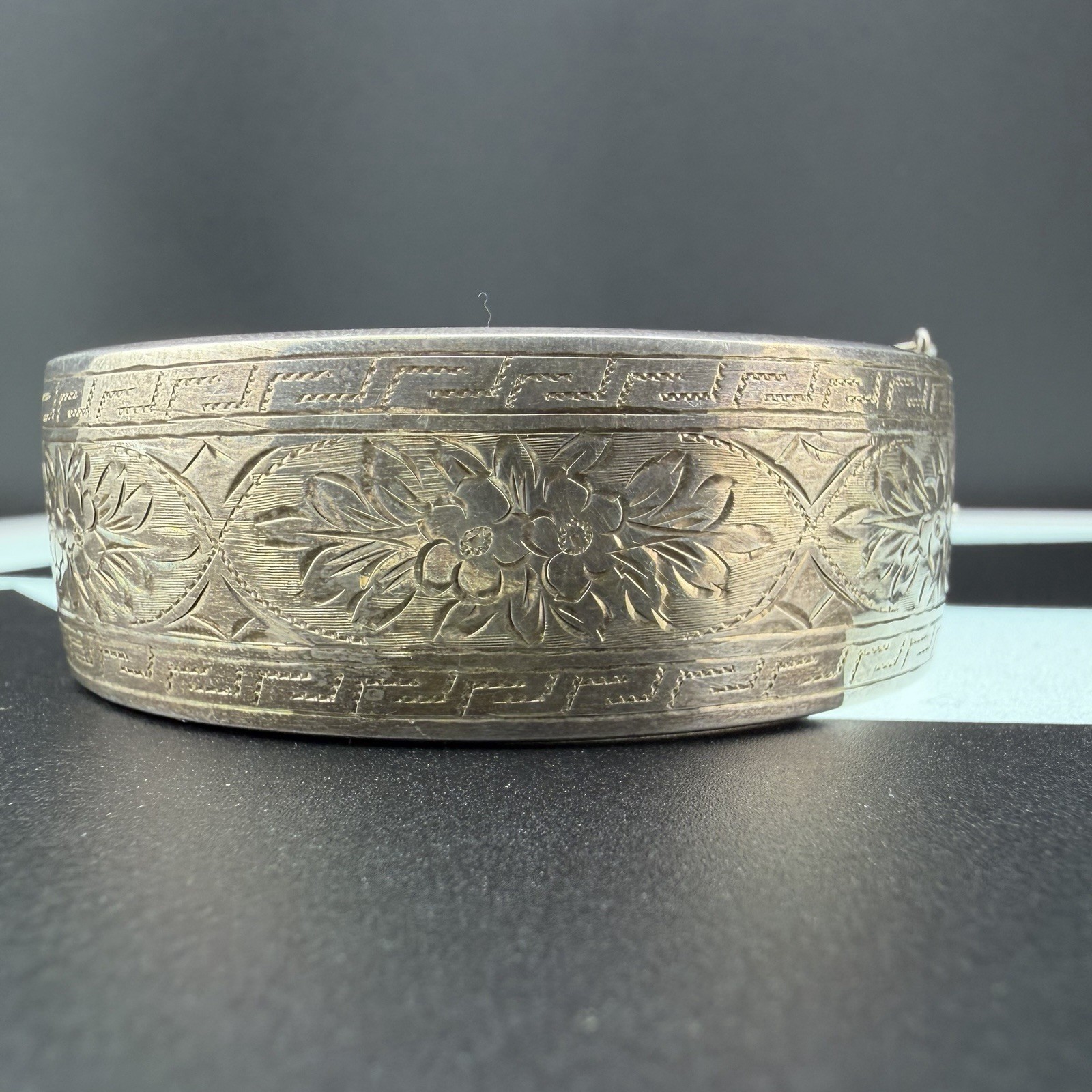 Deakin Francis Sterling Silver Wax-Filled Engraved Hinged Bangle 7.25″ Bracelet