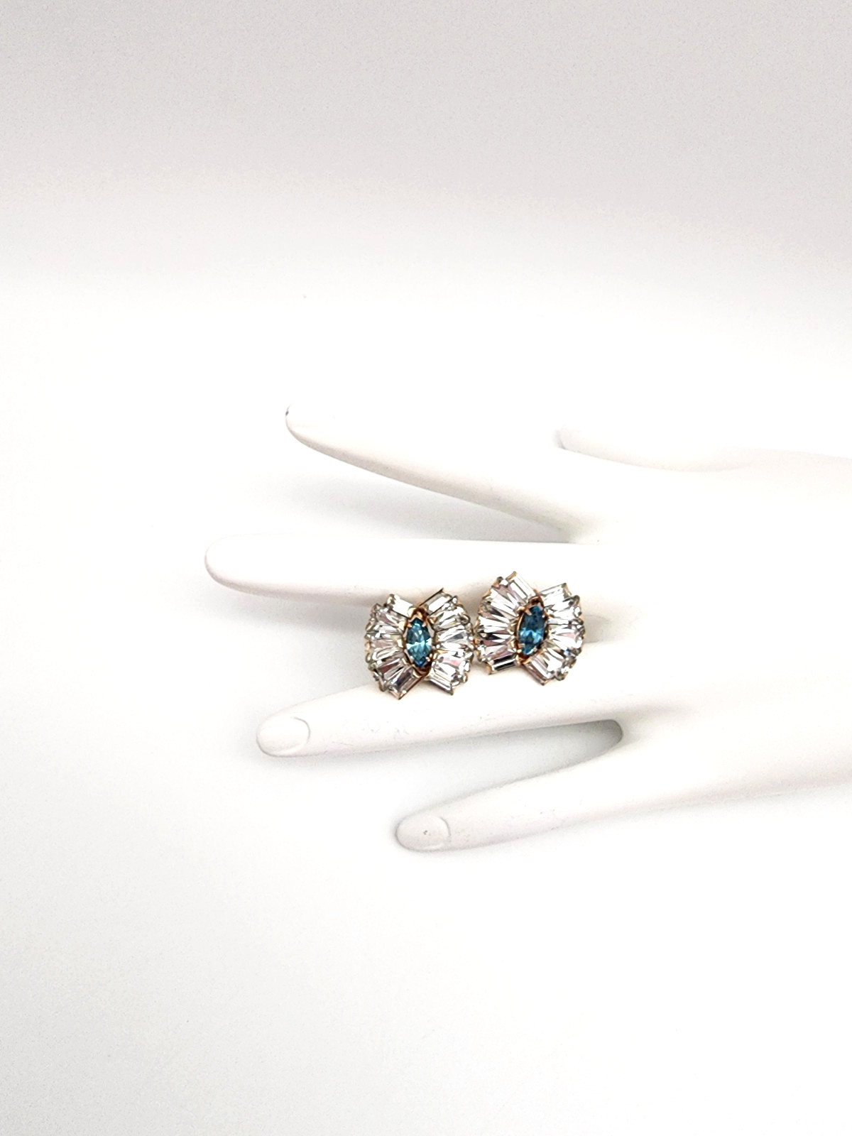 MARKED PHYLLIS 12K GOLD FILLED BLUE/CLEAR VINTAGE RHINESTONE SCREWBACK EARRINGS!
