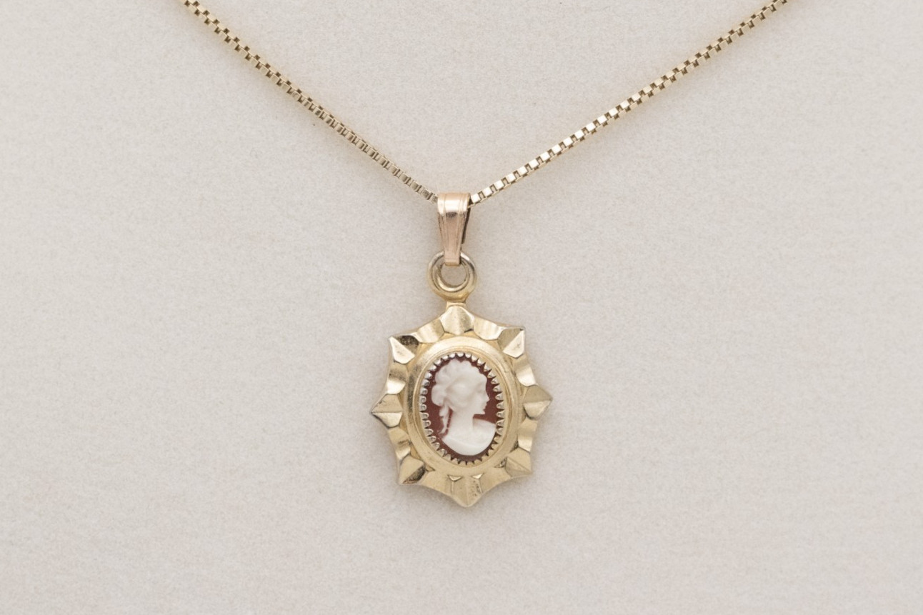 Vintage 14K Gold Filled Oval Shell Cameo Pendant Only Scalloped Starburst Frame
