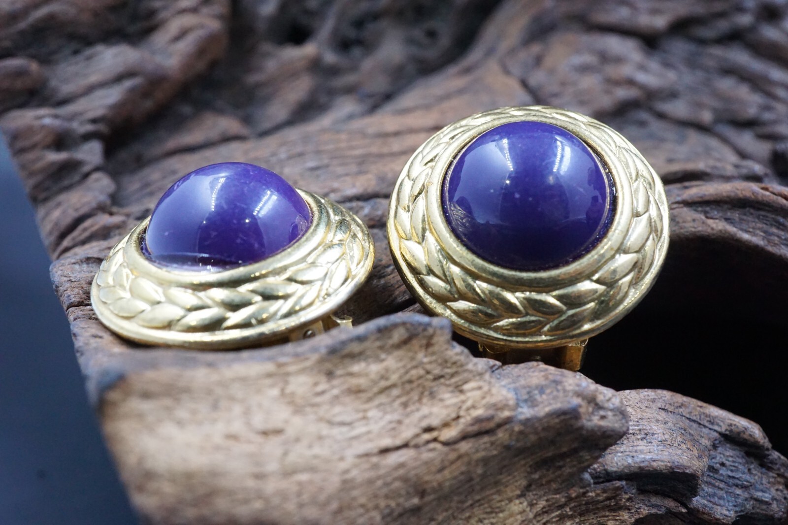 Vintage WHITE STAG Purple Stone, Goldtone, Clip On, Earrings 7/8″