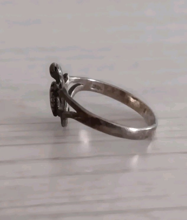 Vintage *Bent Band* Sterling Silver Onyx? Turtle Tarnished Ring Size 7.25