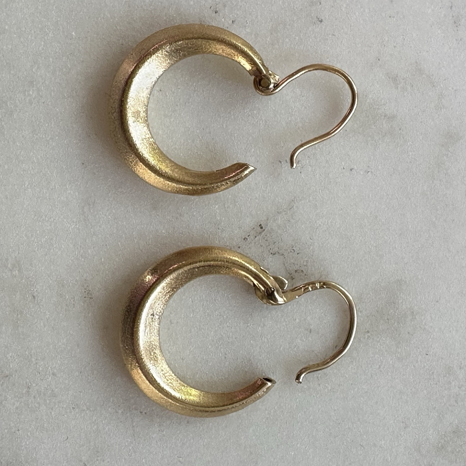 VINTAGE 14K YELLOW GOLD SMALL HOOP EARRINGS 1.53 GRAMS