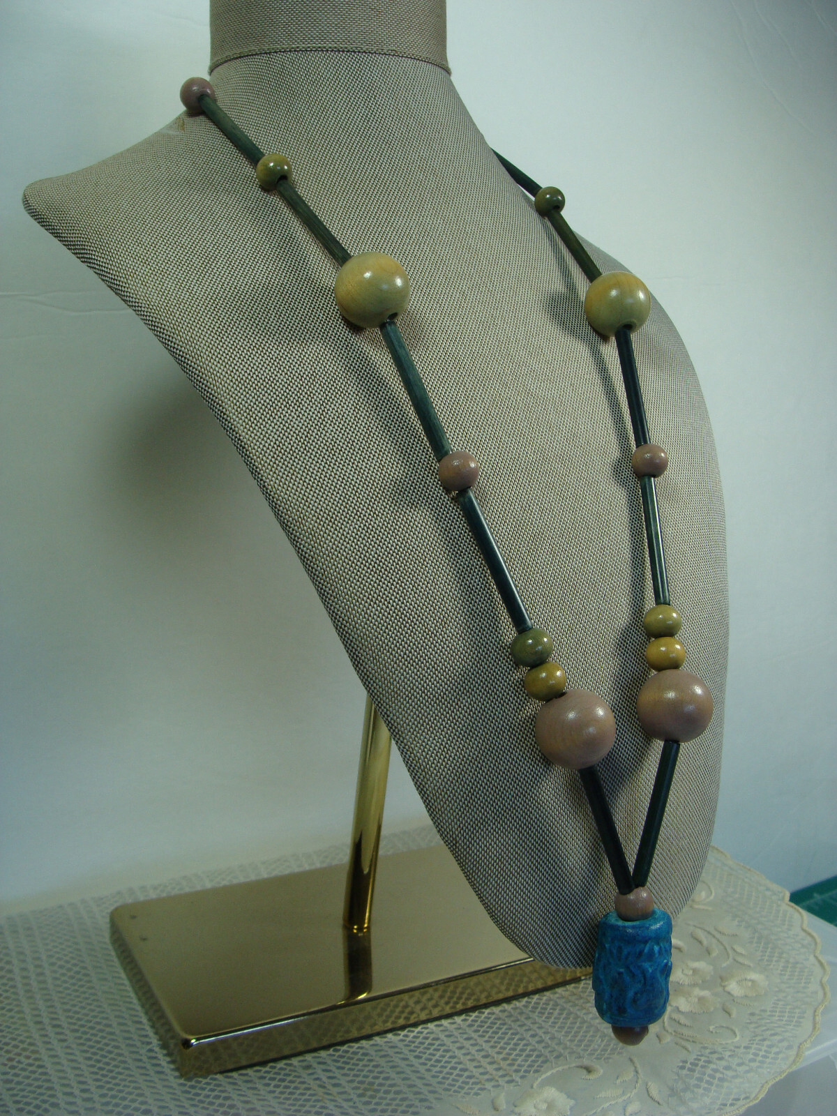 VTG Handmade Carved Tulip Flower Ceramic Bead Wood Tribal Bohemian Mod Necklace
