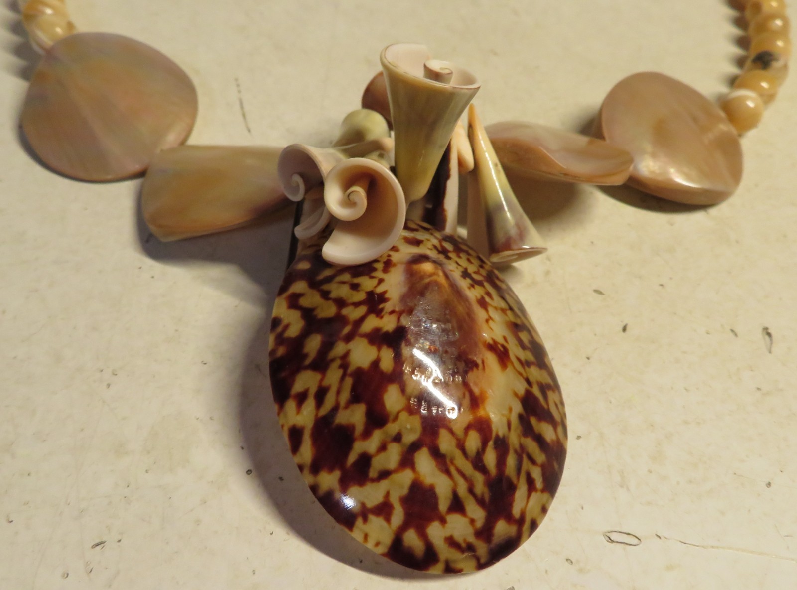 Vintage Sea Seashell Shell Pendant Necklace Handcrafted Beaded Brown Beige 20″